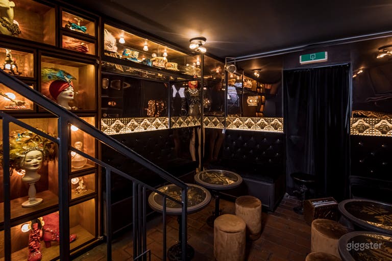  ELEGANTE BURLESQUE-BAR MIT VINTAGE-FLAIR IN BERLIN KREUZBERG 