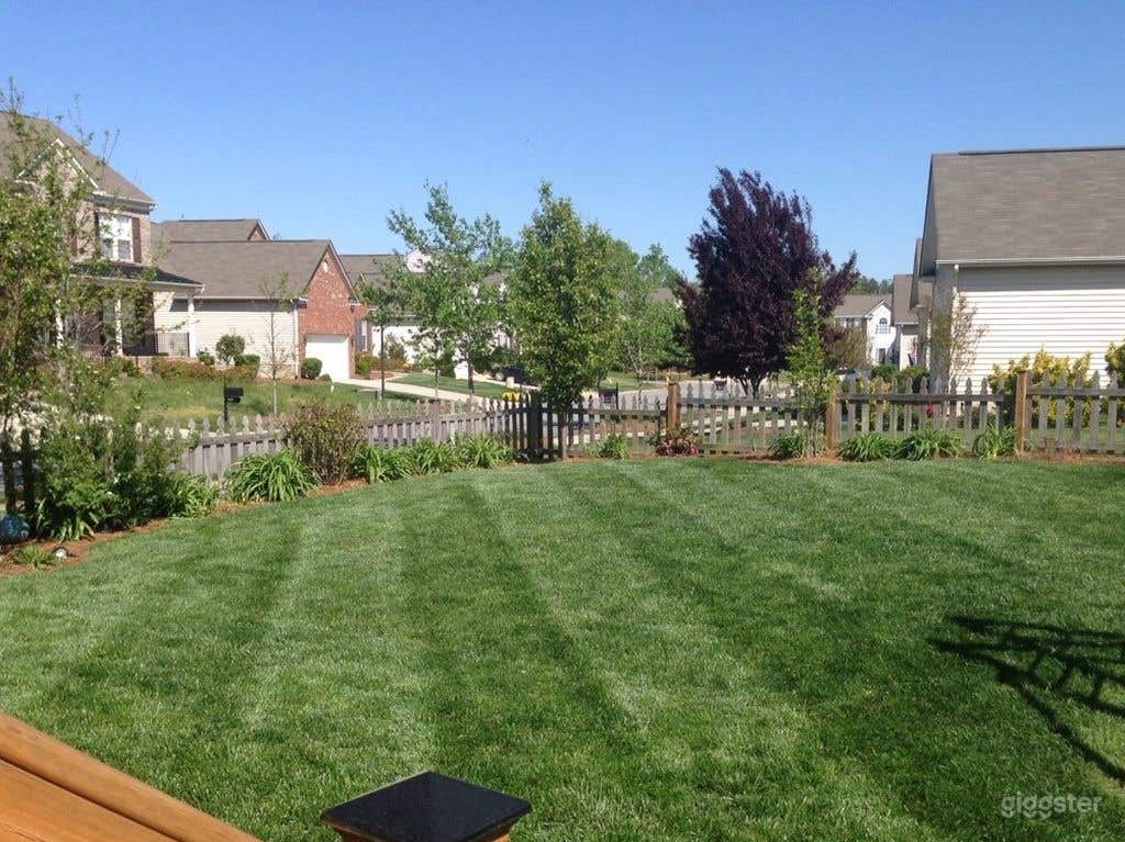 2 story suburban family home, farmhouse decor Photo 2