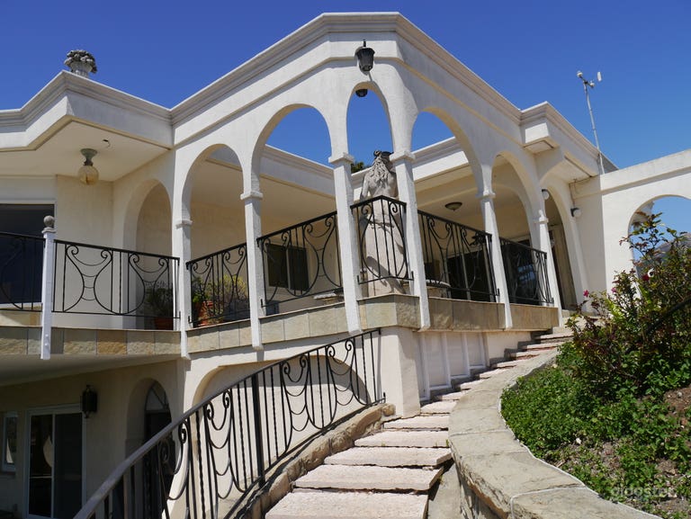  Stunning Unique Villa Top Santa Barbara Riviera  