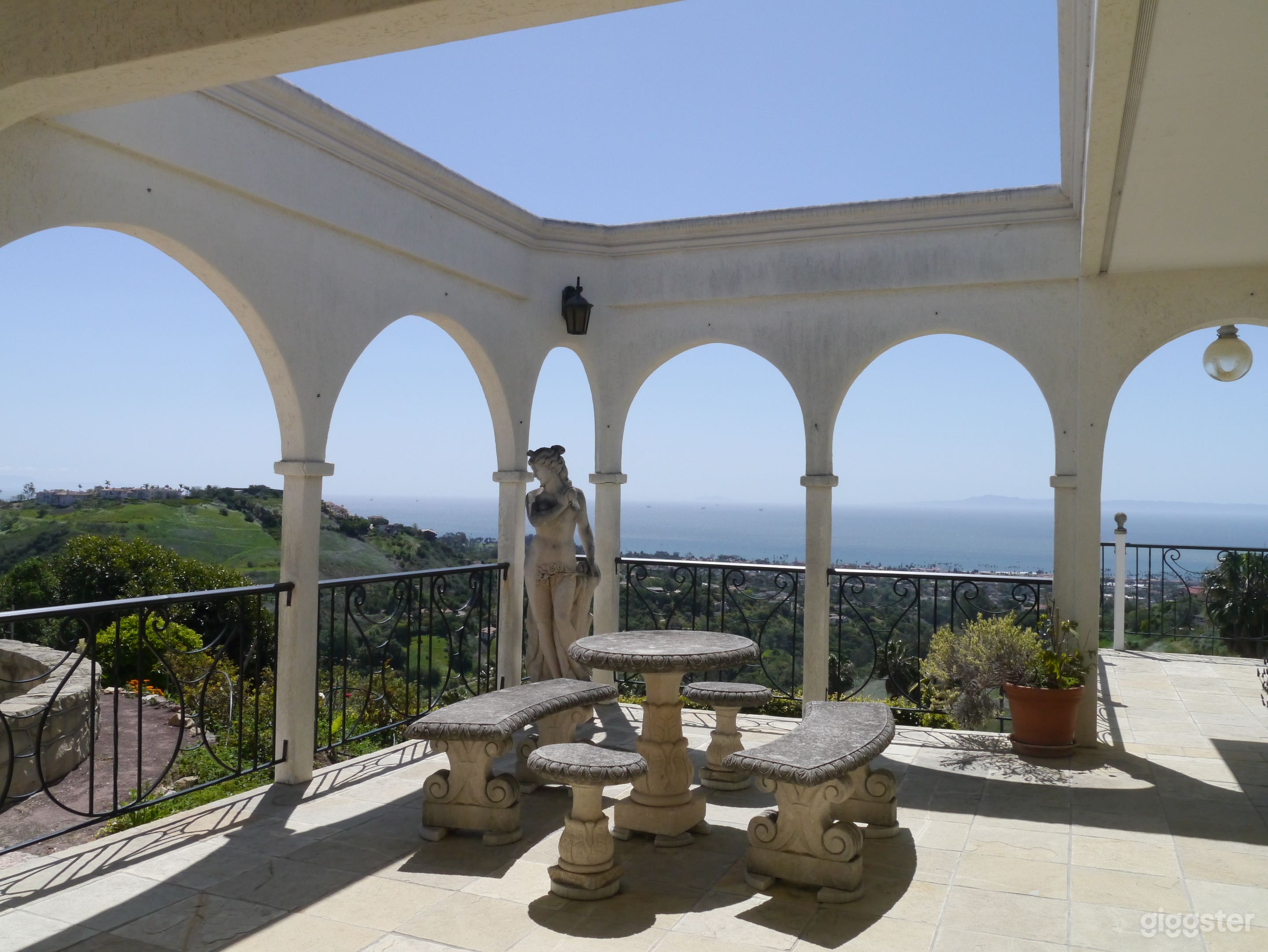 Stunning Unique Villa Top Santa Barbara Riviera  Photo 2