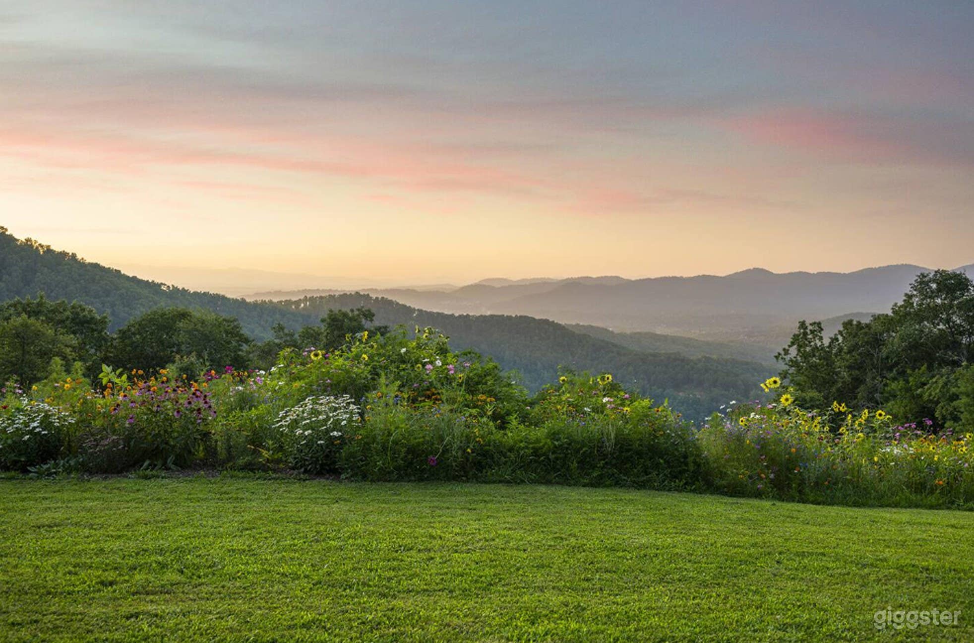 Peaceful Outdoor Retreat with Stunning Asheville Views Photo 2