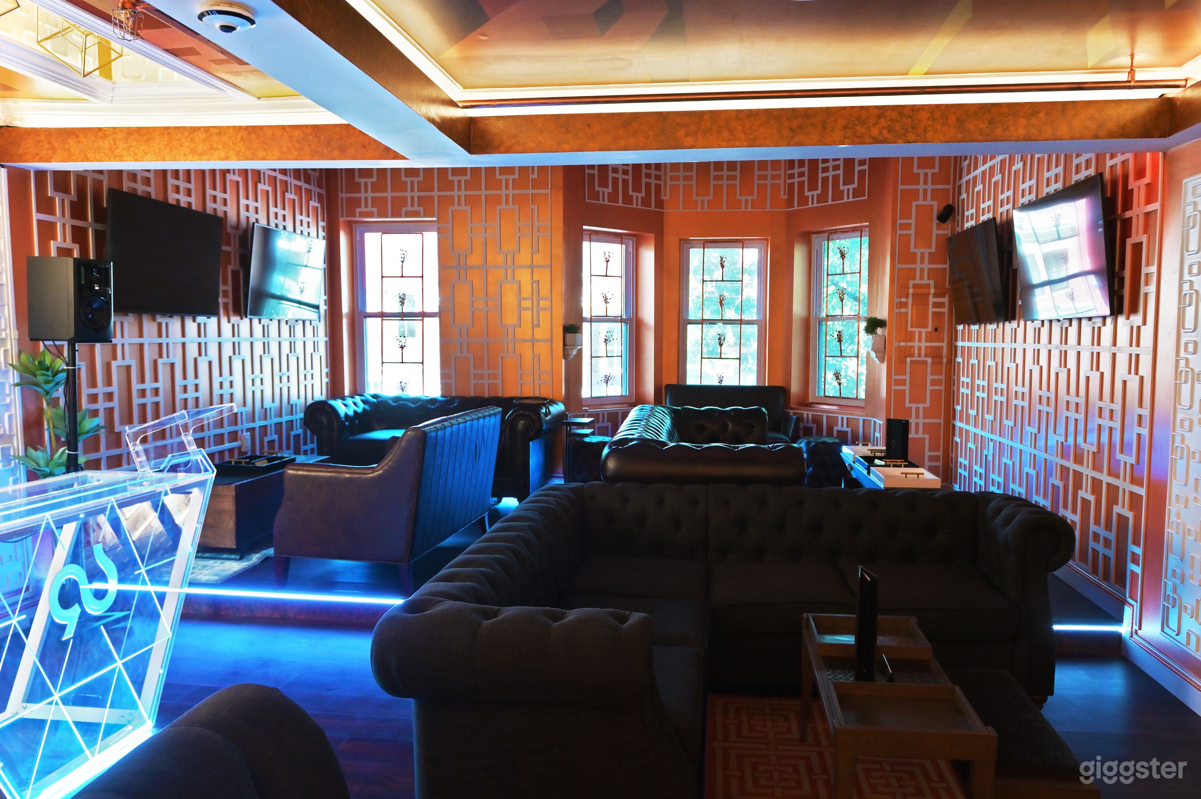 Modern Speakeasy in the heart of DC Photo 4