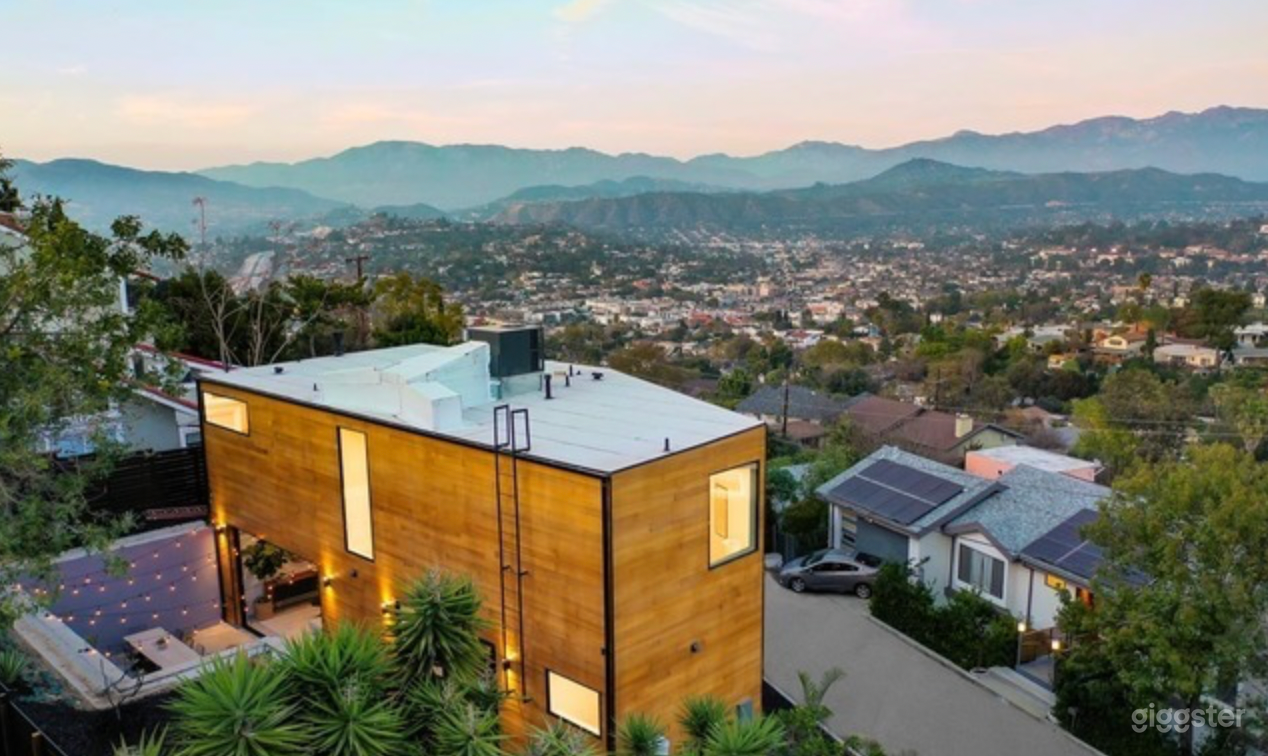 Brilliant Mid-Century Modern W Stunning Views Photo 2