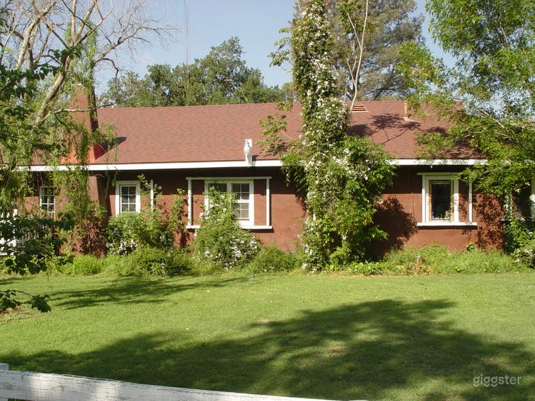  1913 Mini Ranch With Miniature Horses, Guest House 