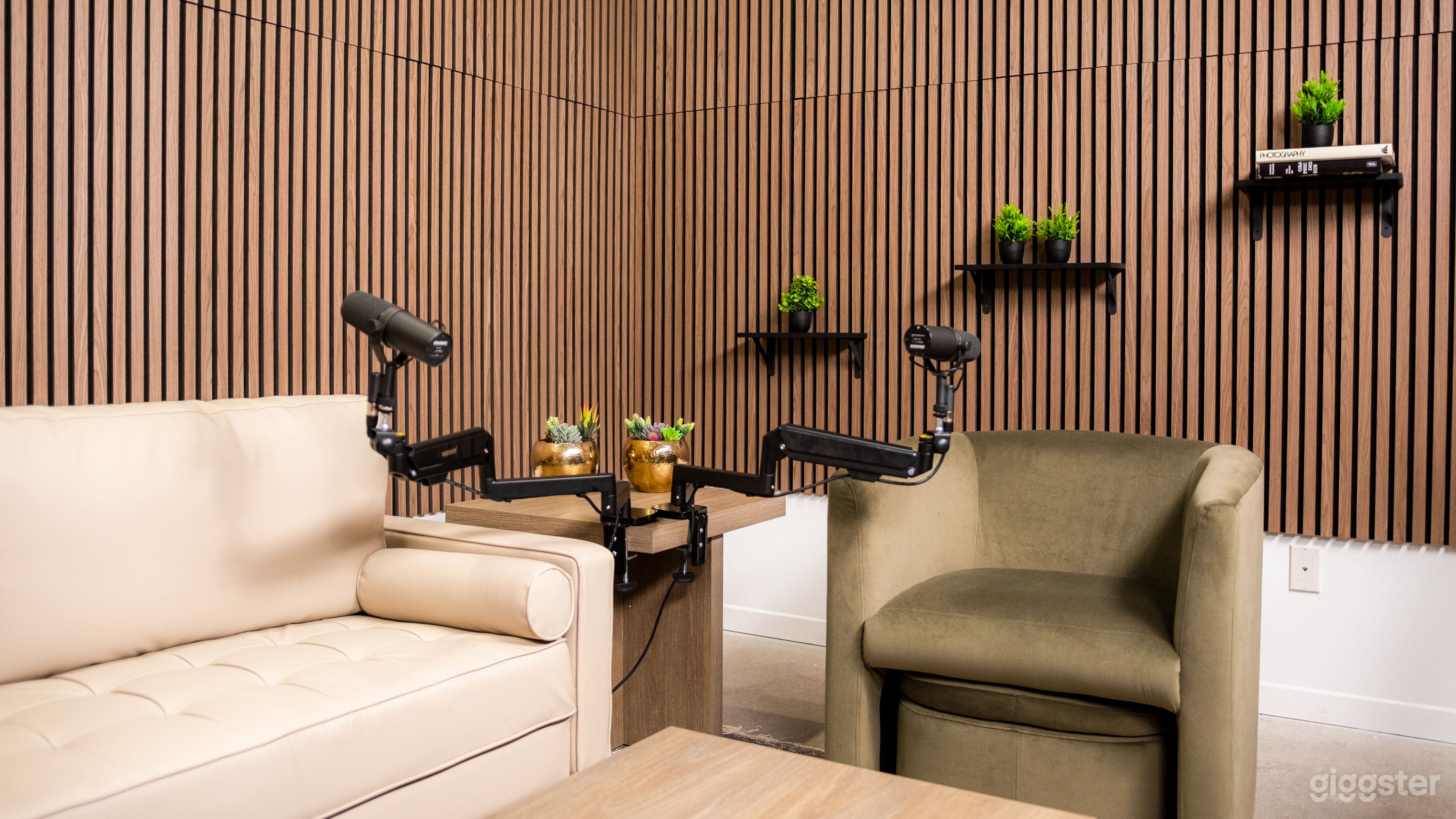 Toronto Modern Podcast Studio  Photo 3