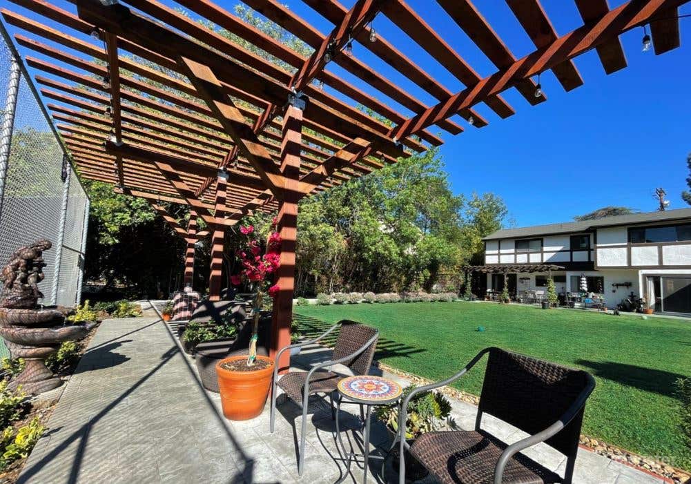Gorgeous Zen Garden! Tranquil large space! Photo 2