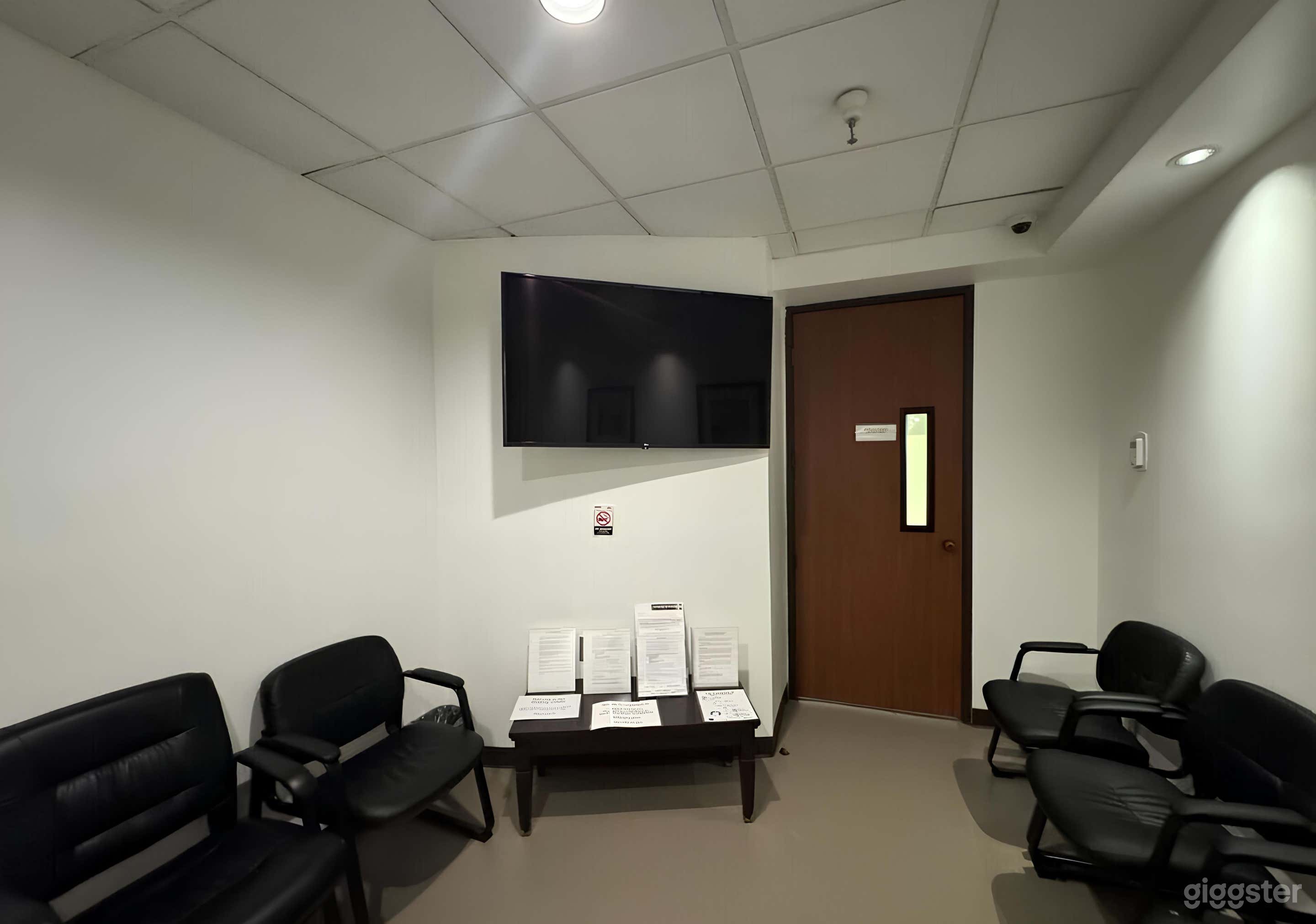 Hospital Visitor's Waiting Area Photo 4