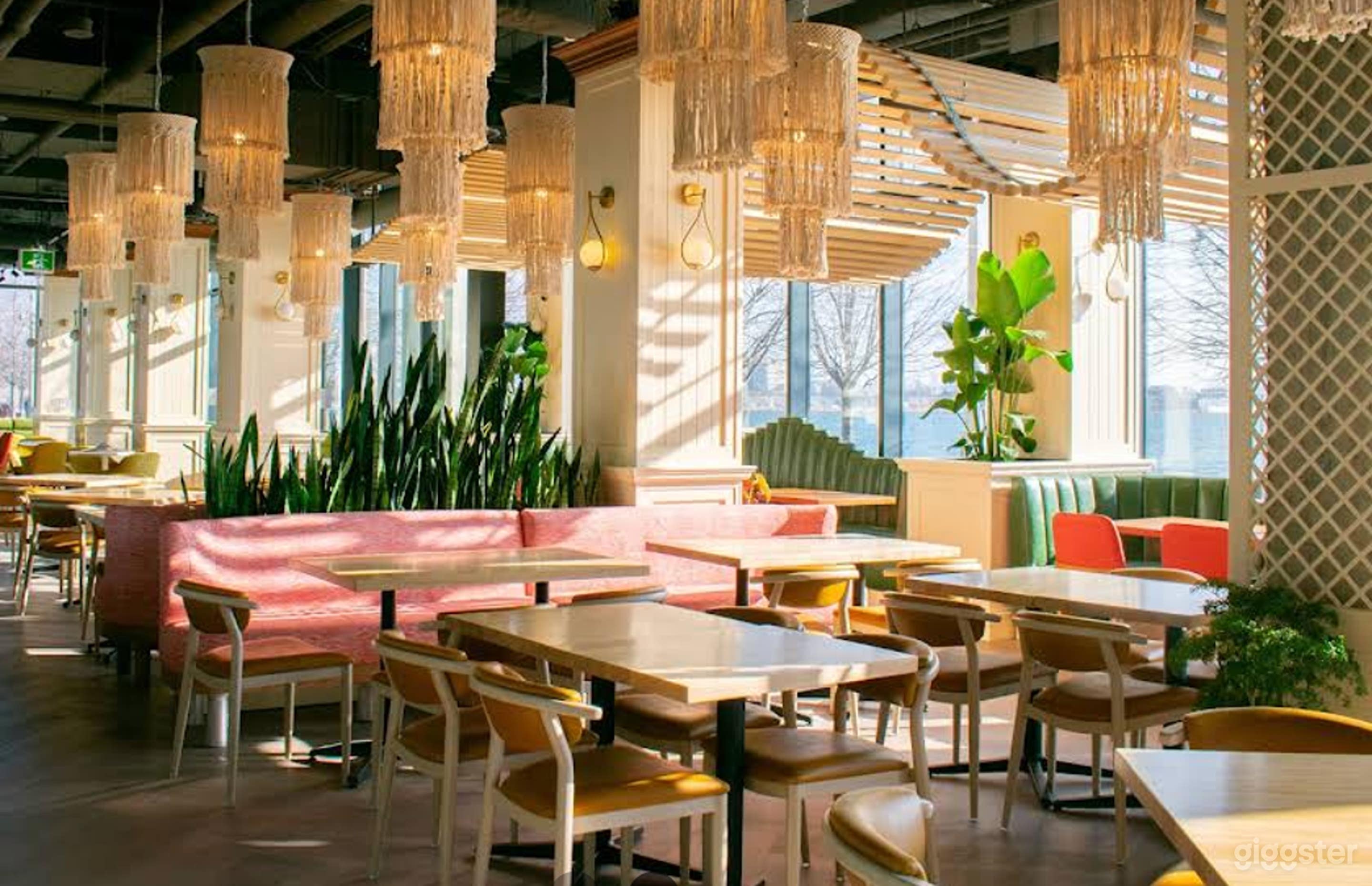 Waterfront Dining Photo 4