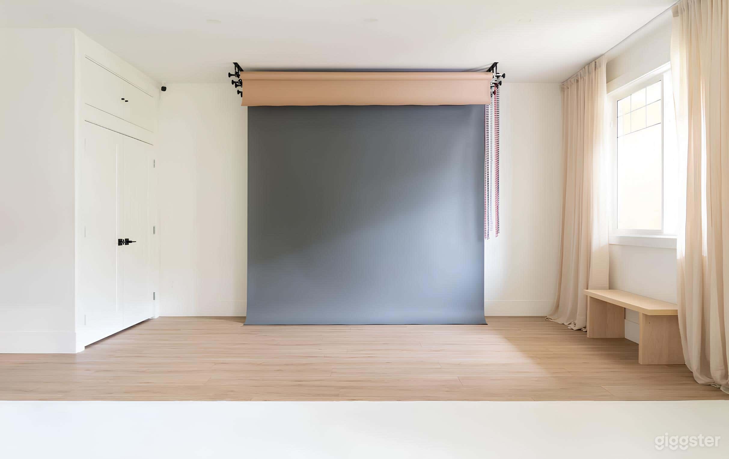 Blank Canvas Downtown Studio Photo 3