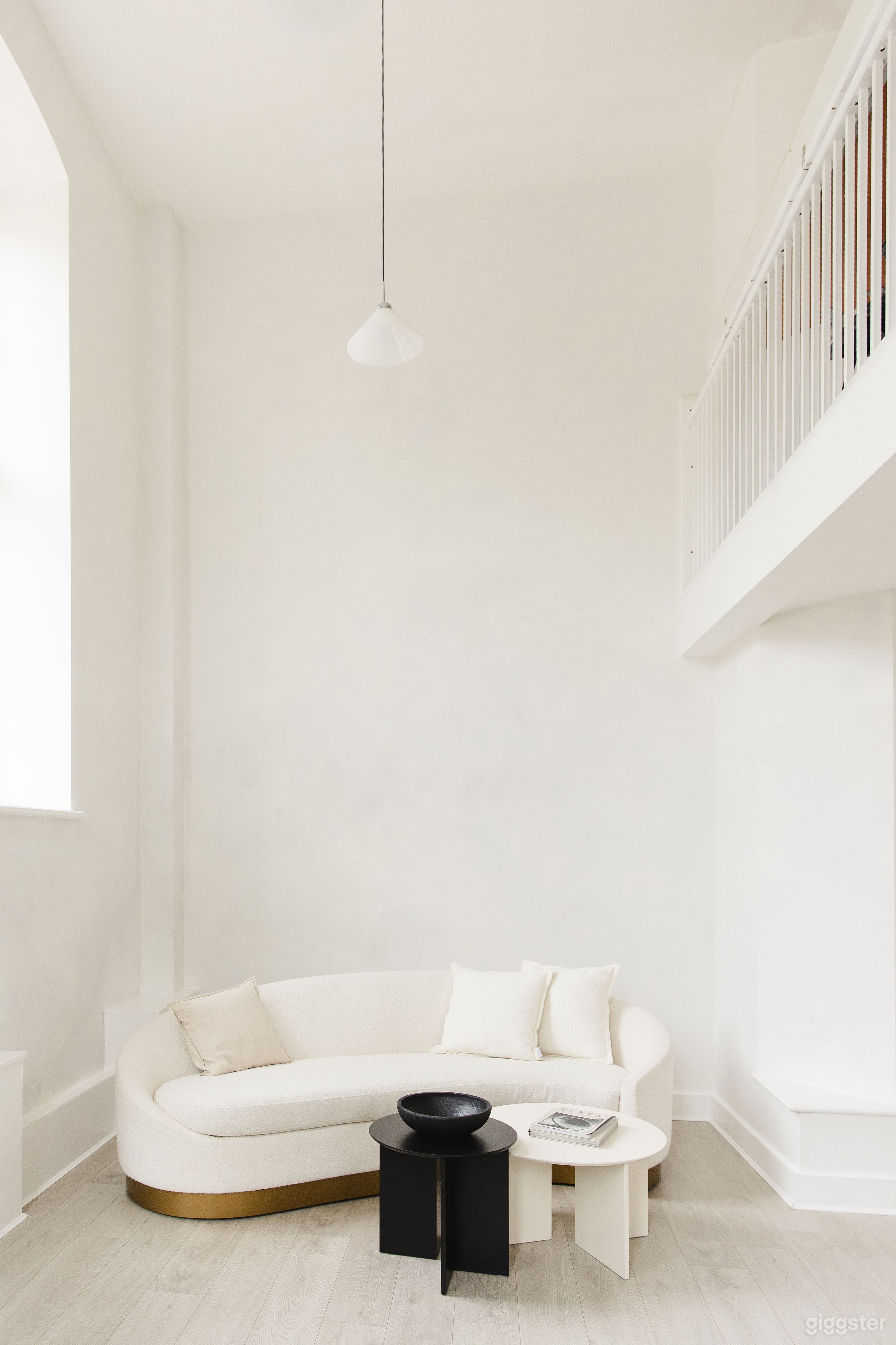 Natural Light &amp; Daylight Photo Studio Photo 2