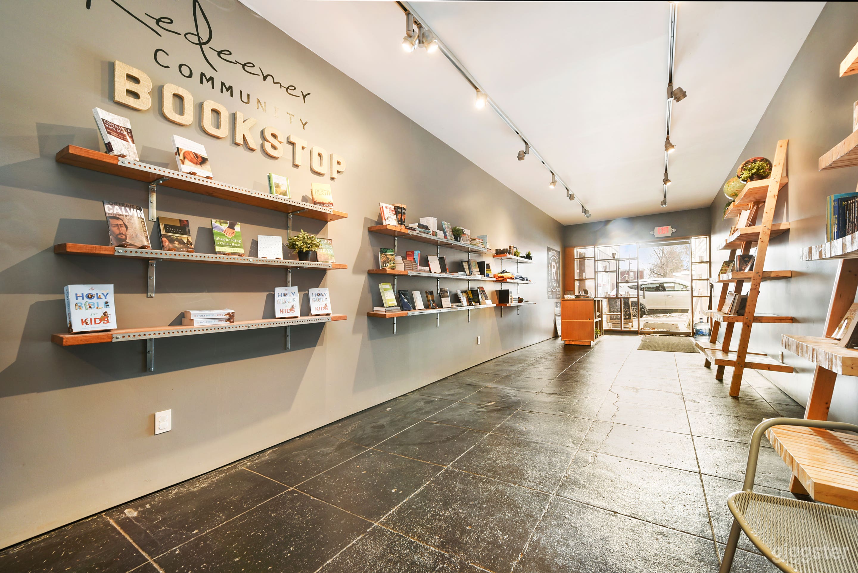 Stylish renovated former warehouse space  Photo 2
