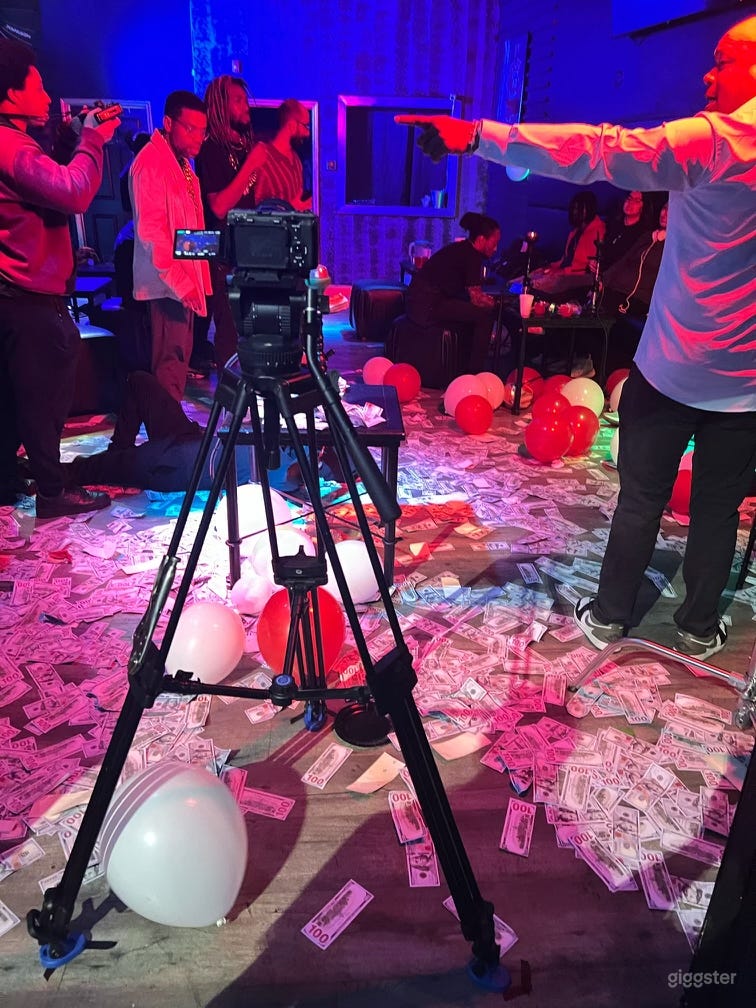  Stylish Hookah Lounge –Perfect for Shoots! 