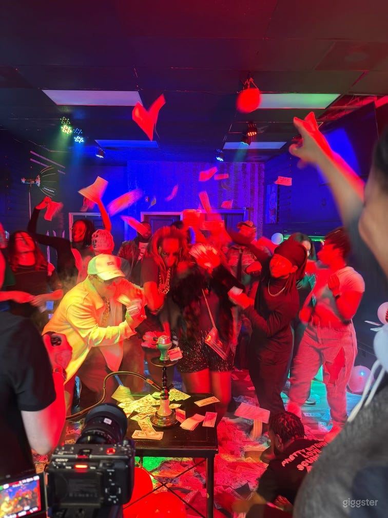 Stylish Hookah Lounge –Perfect for Shoots! Photo 2