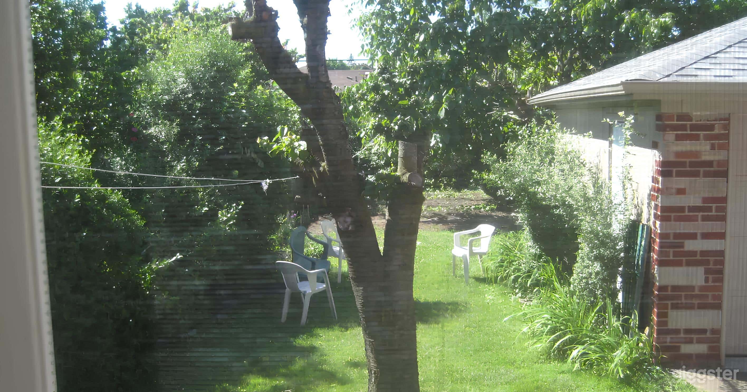 Expansive Private Backyard Getaway Photo 3