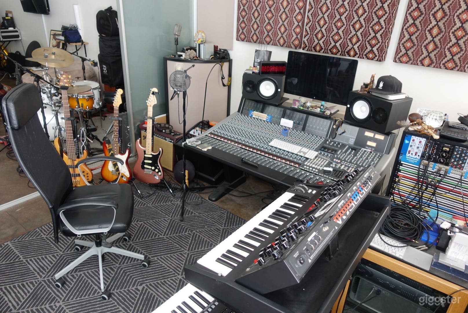 Ultra Cozy Urban Downtown Recording Studio Loft Photo 1