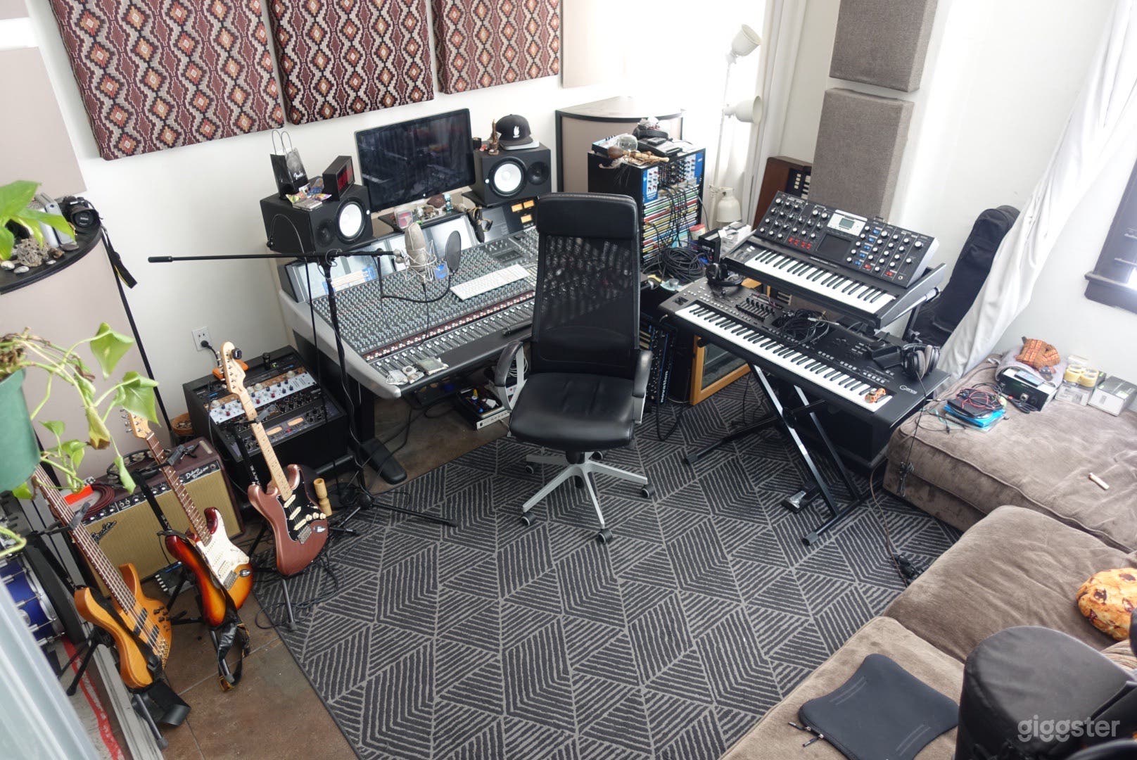 Ultra Cozy Urban Downtown Recording Studio Loft Photo 2