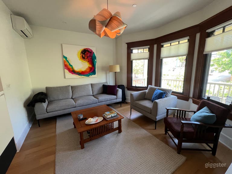  Newly Renovated Heritage Home 