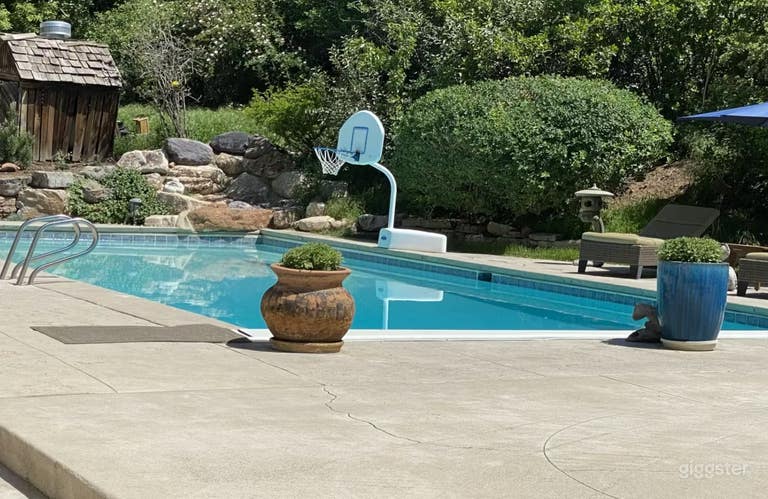  Fantastic Pool on the East Bench 