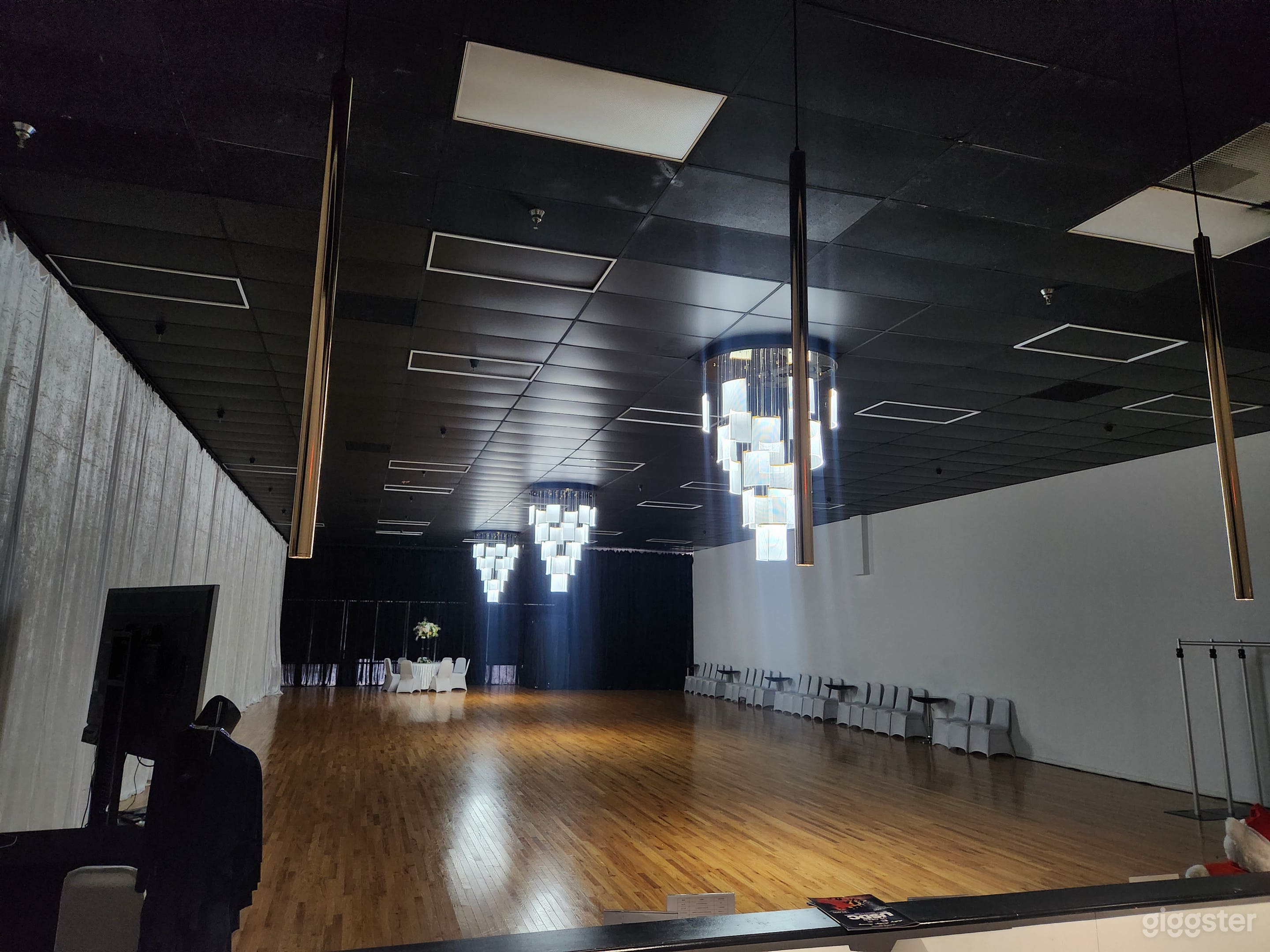 Back left view from the food serving area.