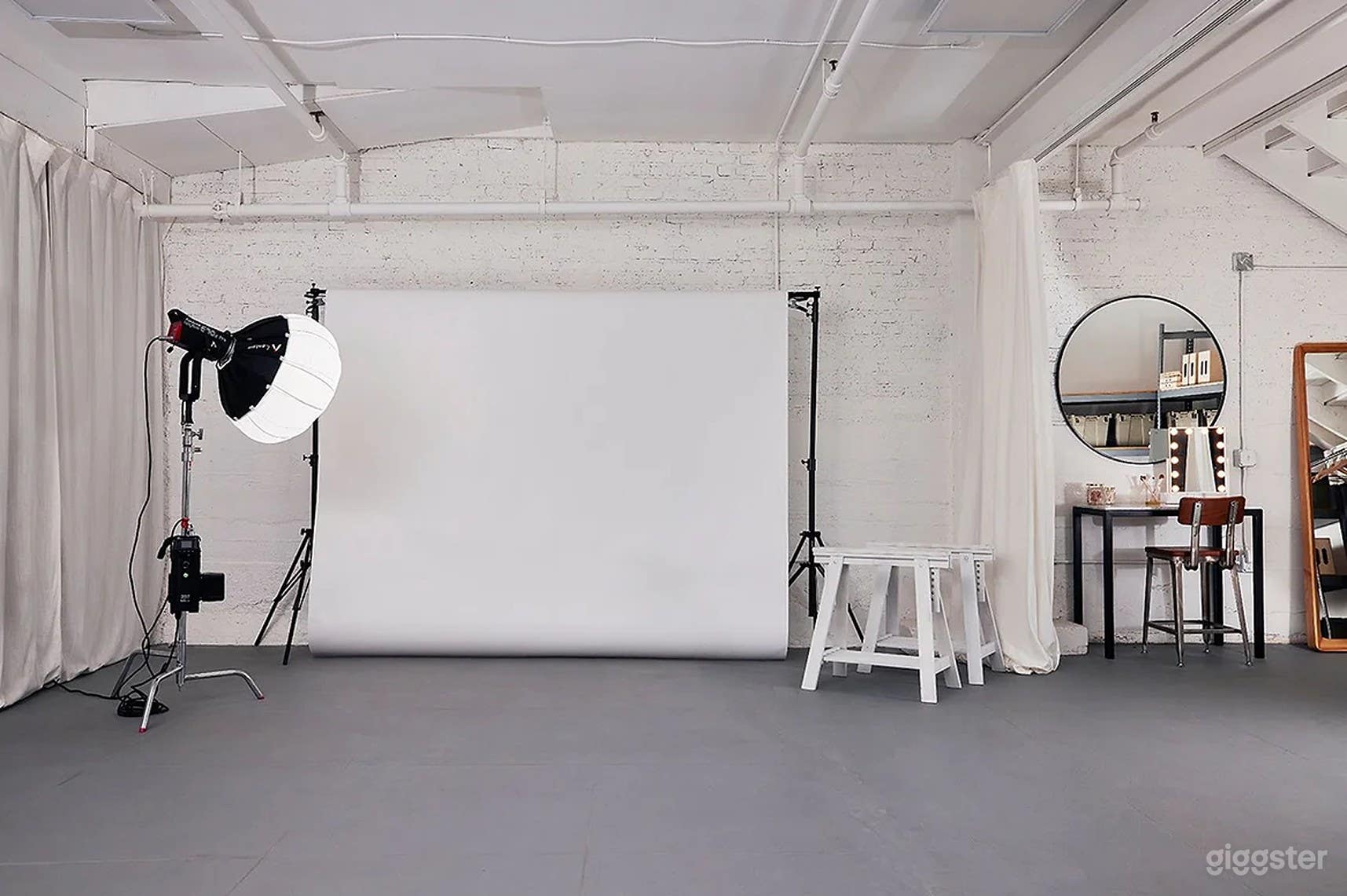 900 Sq Ft Ground Level Photo Studio Photo 4