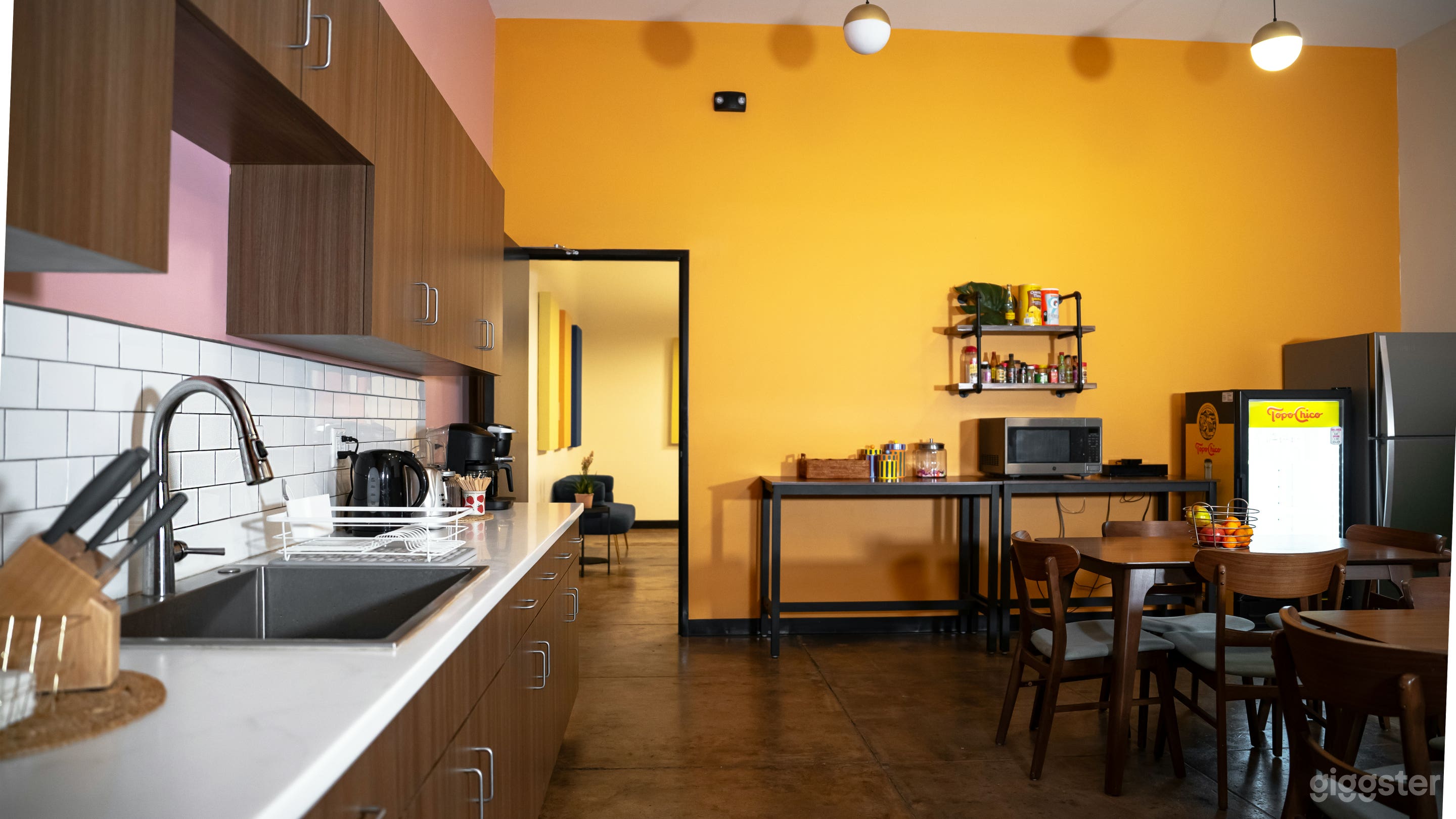 Historic warehouse - Conference &amp; Podcast Space Photo 4