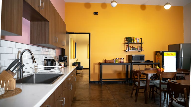  Historic warehouse - Conference & Podcast Space 