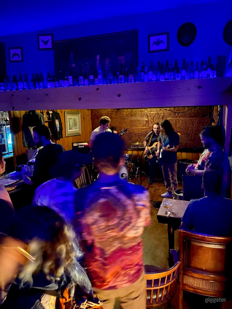  Cozy cabin-style, neighborhood bar w/ fireplace 