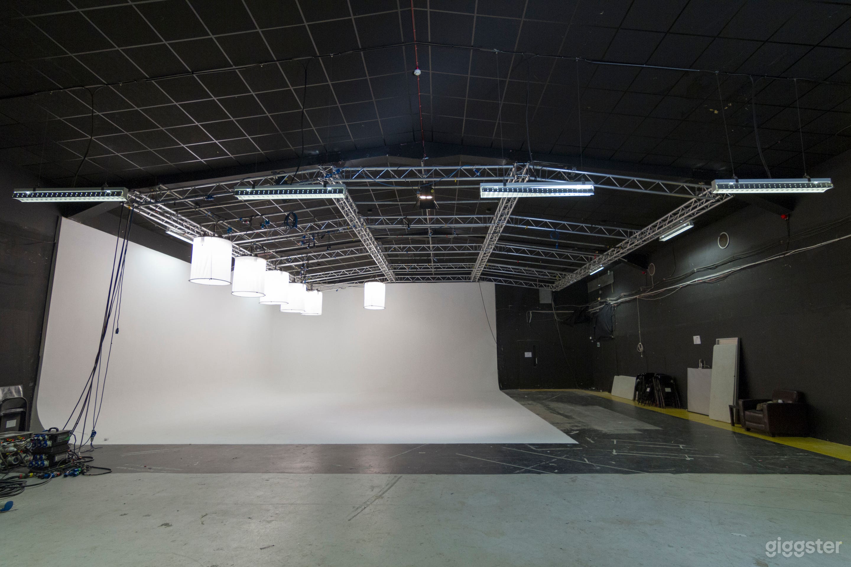 Premium 3,500 Sq Ft Studio in Central London – Id Photo 1