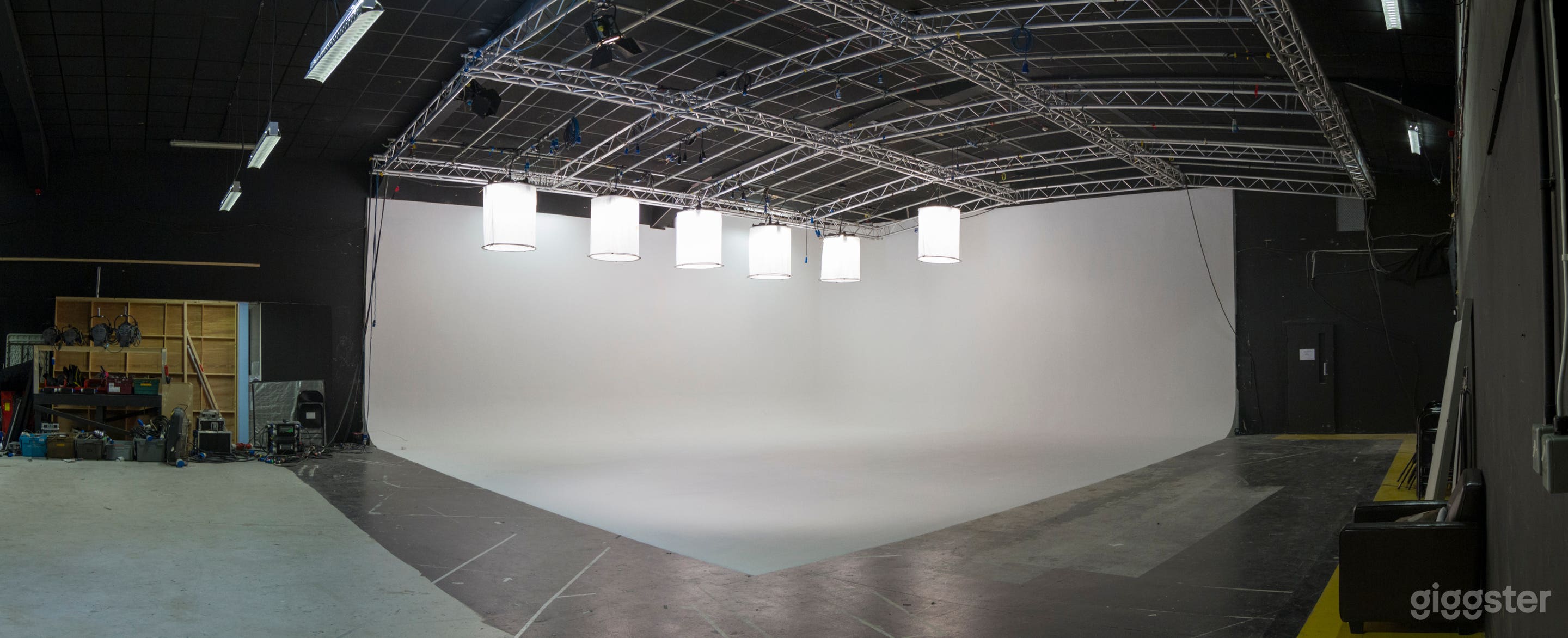 Premium 3,500 Sq Ft Studio in Central London – Id Photo 4