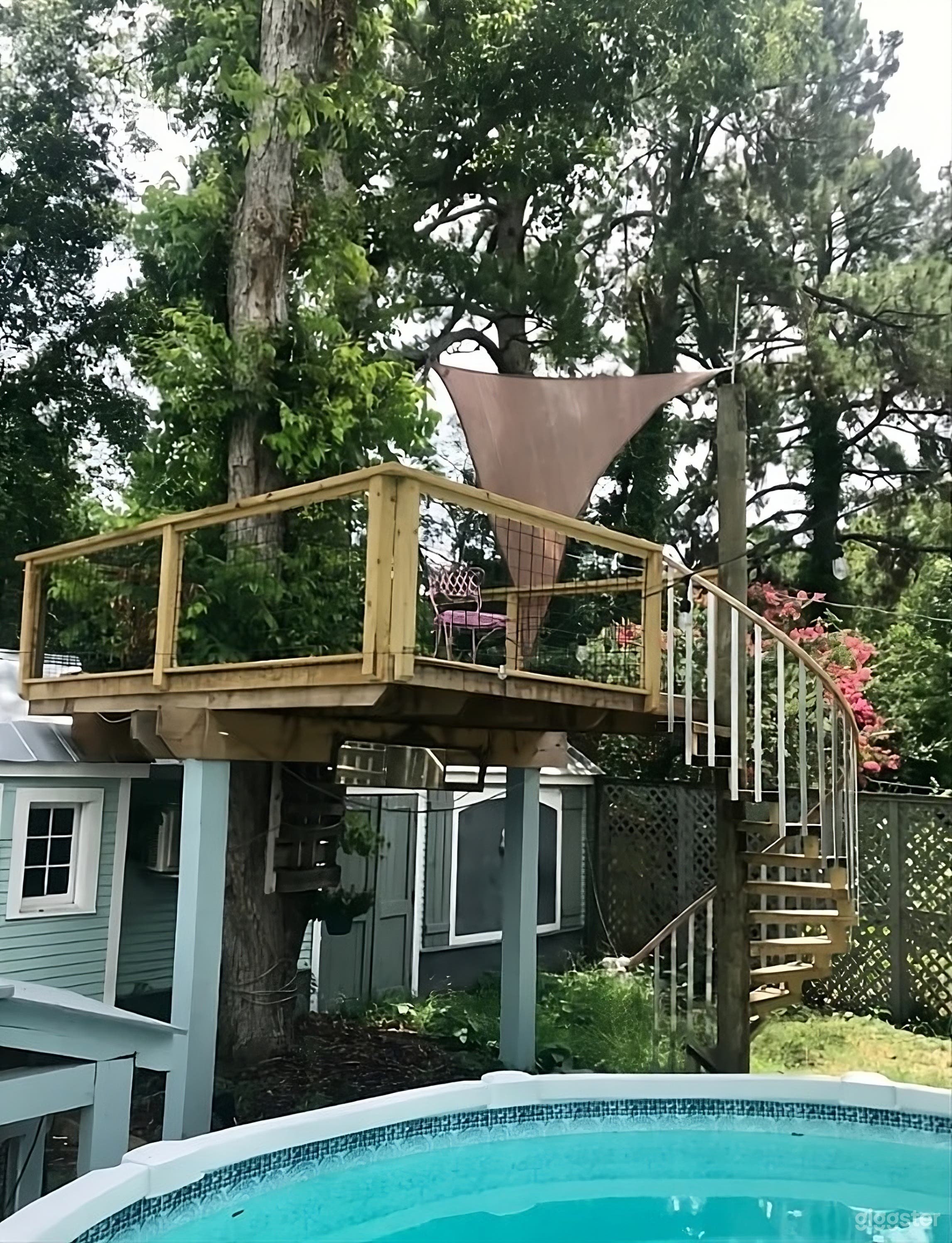 Treehouse Oasis Backyard Photo 4