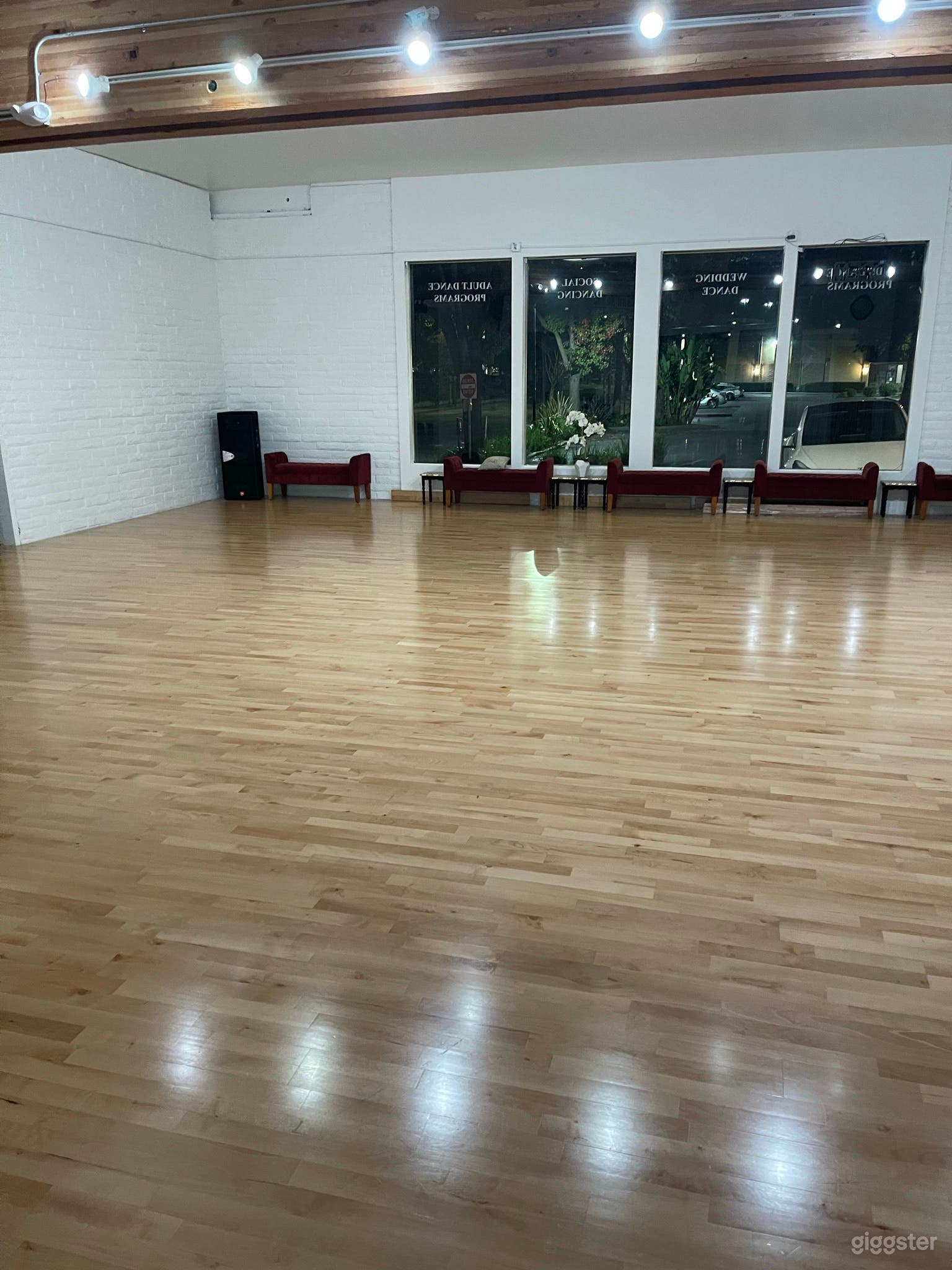 Open space, lots of natural light, downtown of Walnut Creek Photo 4