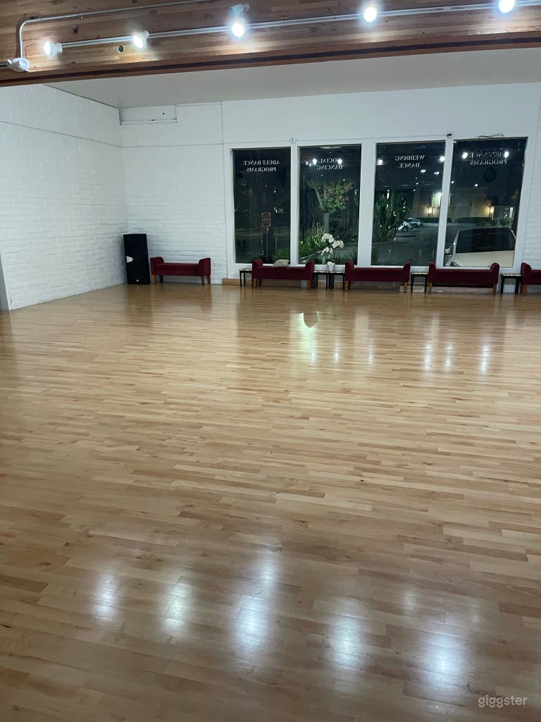  Open space, lots of natural light, downtown of Walnut Creek 