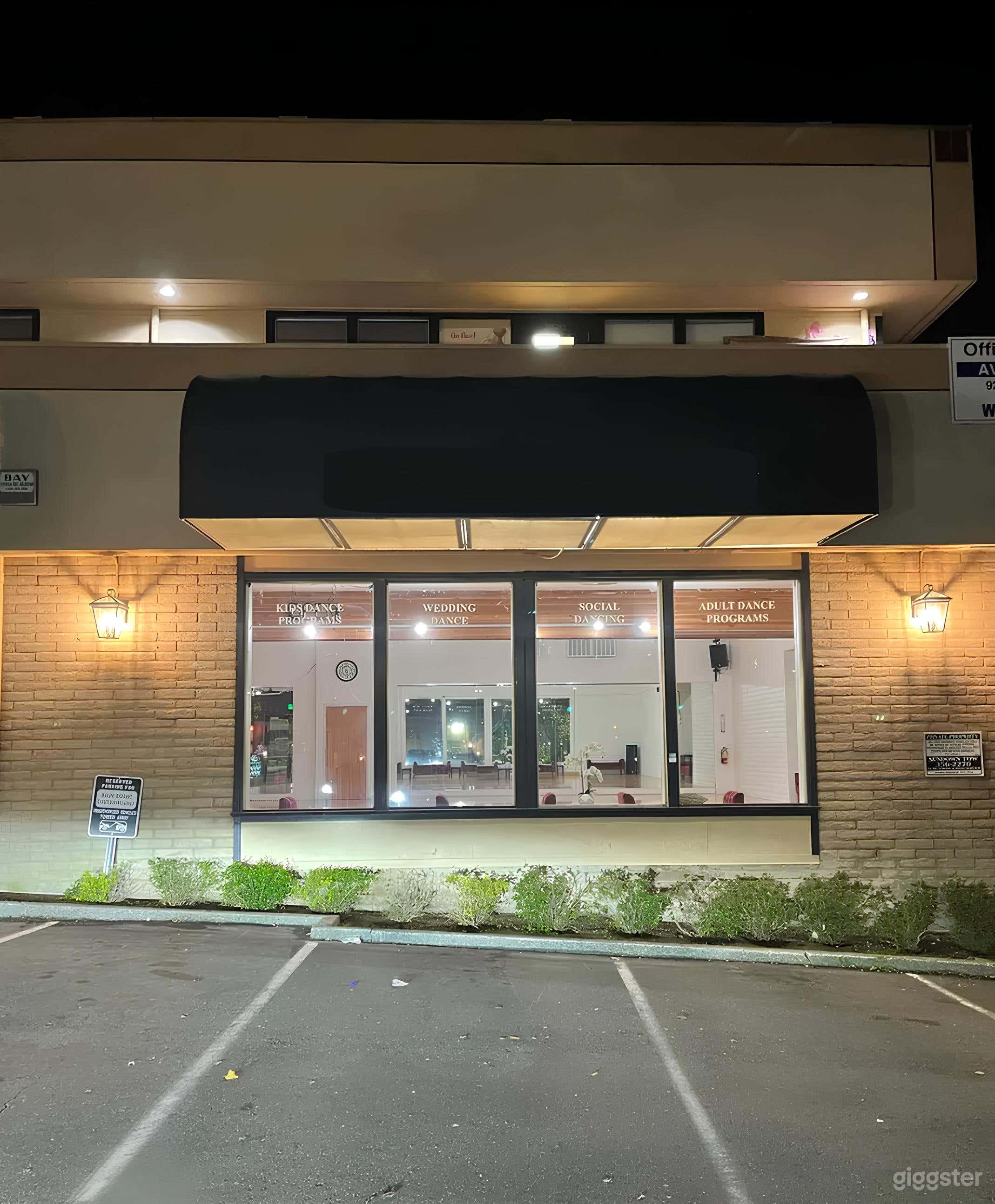 Open space, lots of natural light, downtown of Walnut Creek Photo 2