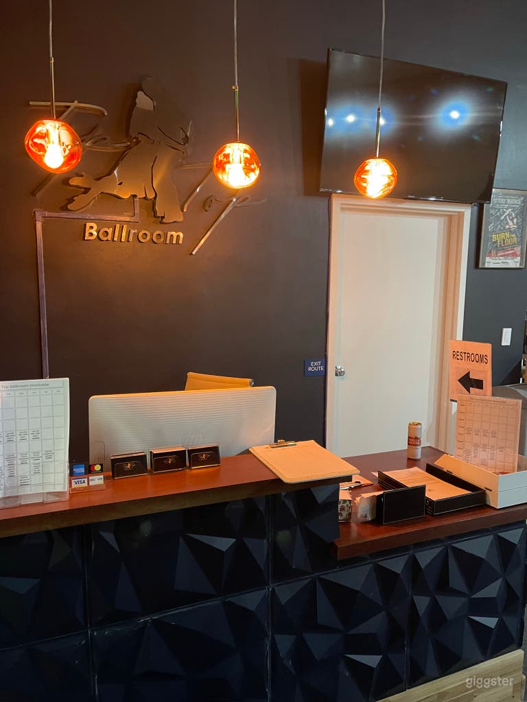  Open space, lots of natural light, downtown of Walnut Creek 