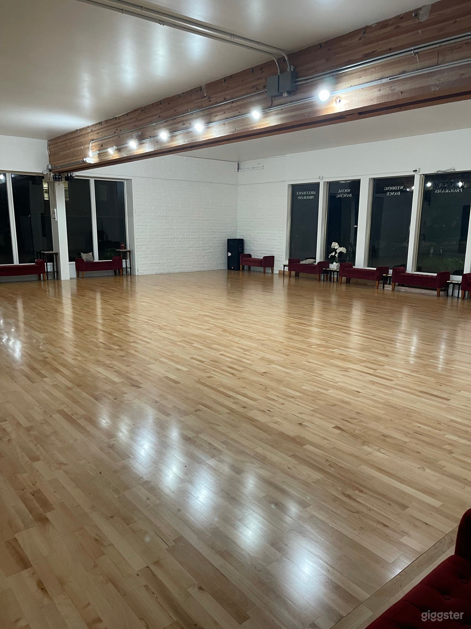 Open space, lots of natural light, downtown of Walnut Creek Photo 1