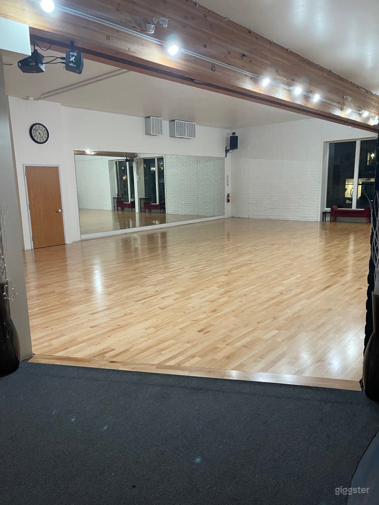  Open space, lots of natural light, downtown of Walnut Creek 