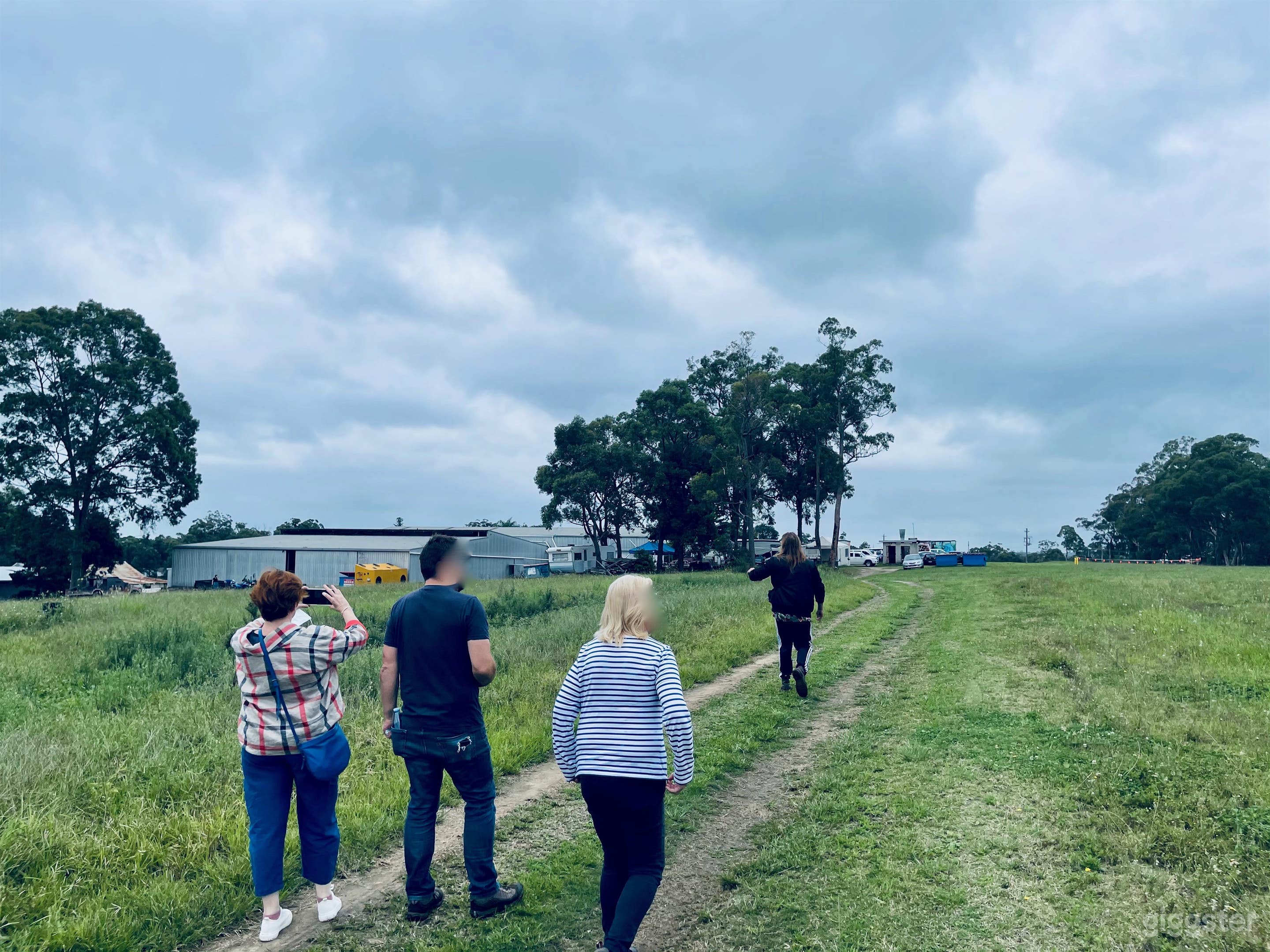 Spacious Farm House Venue   Photo 4