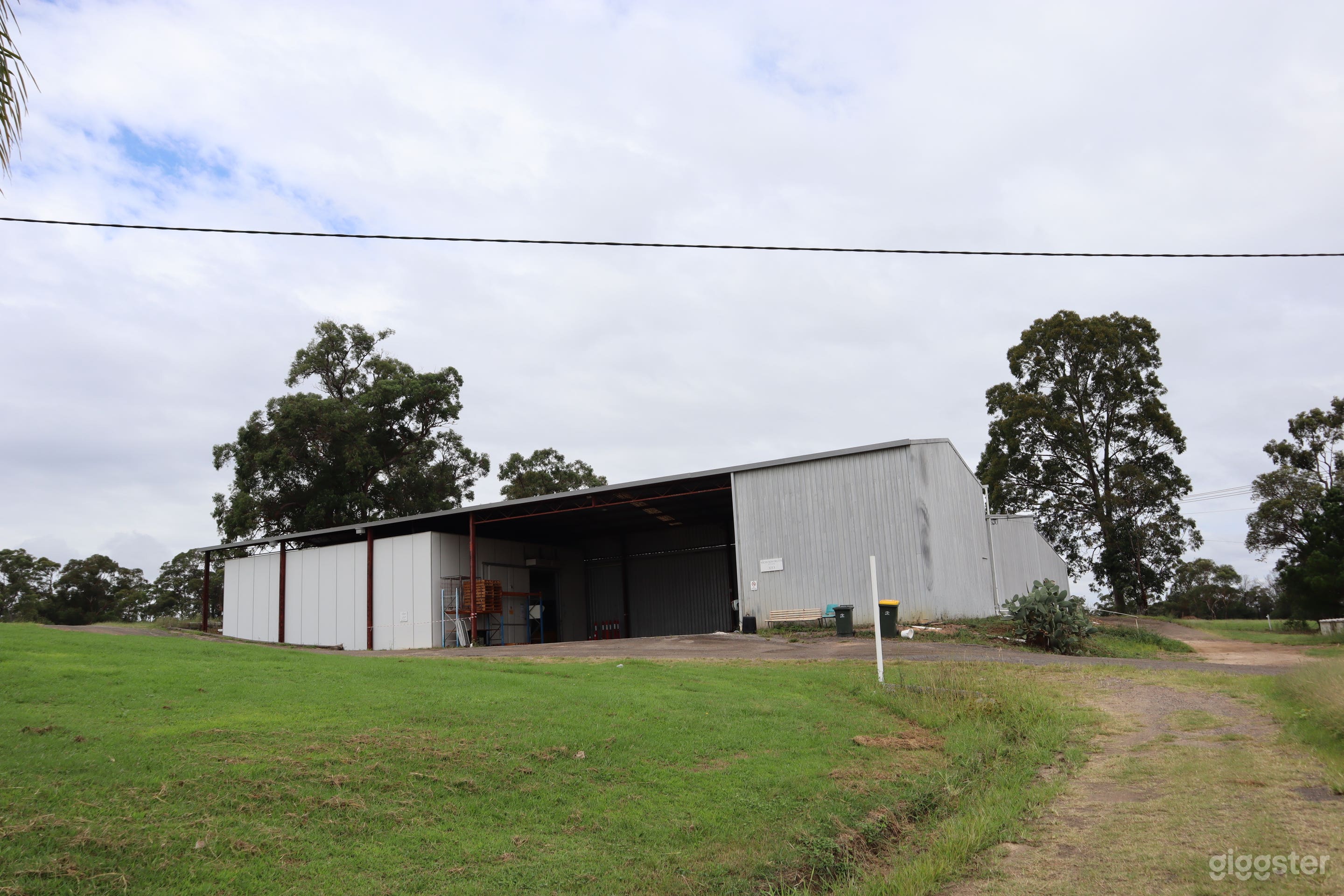 Spacious Farm House Venue   Photo 3
