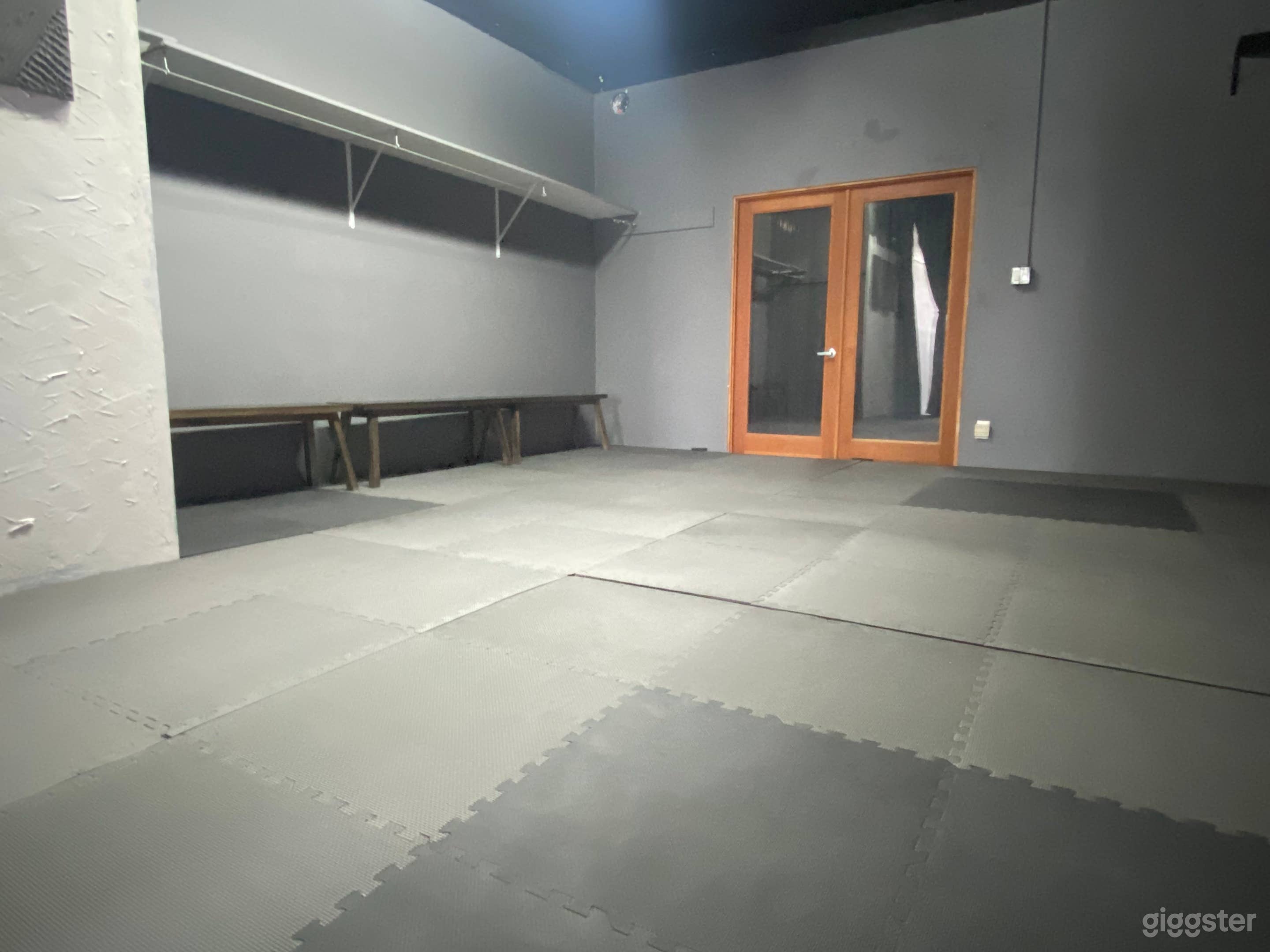 Minimalist Rental Space for Yoga or Meditation Photo 4