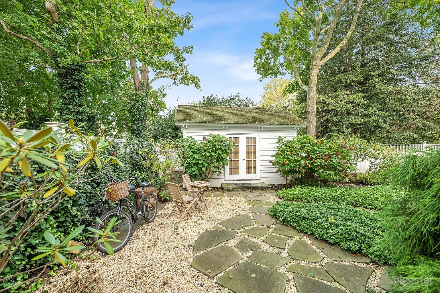 Greek Revival New England Mansion Photo 3