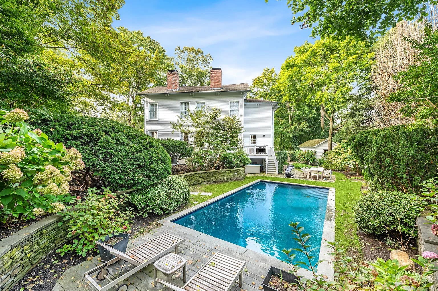 Greek Revival New England Mansion Photo 2