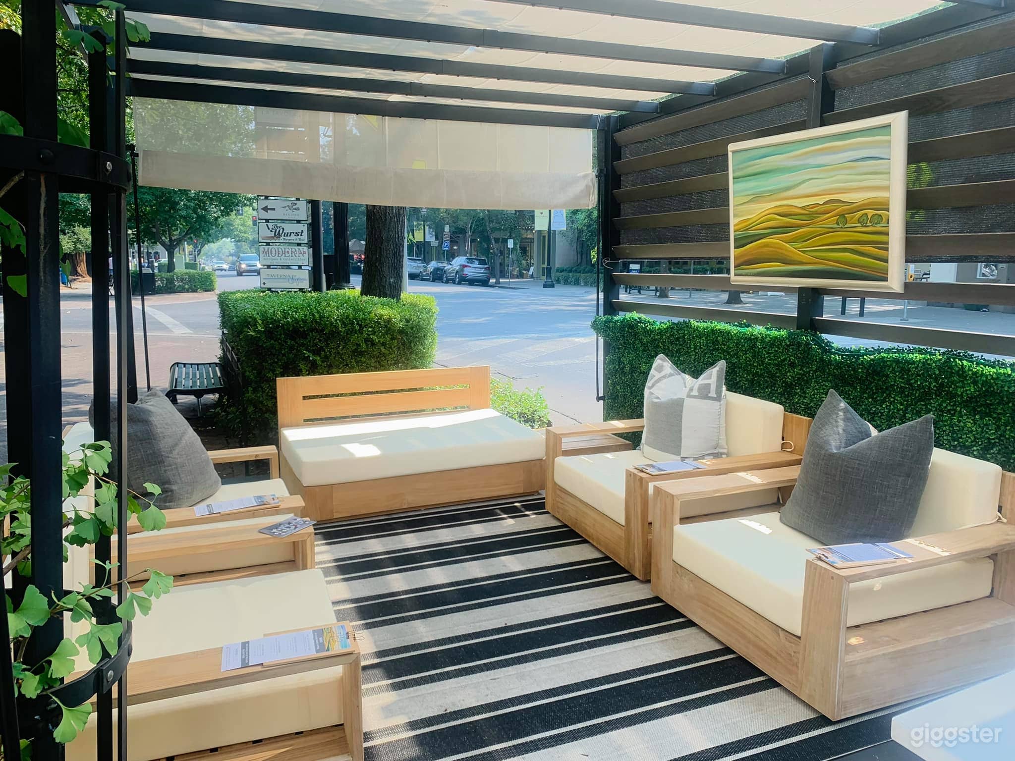 Contemporary Art and Wine Gallery Photo 4