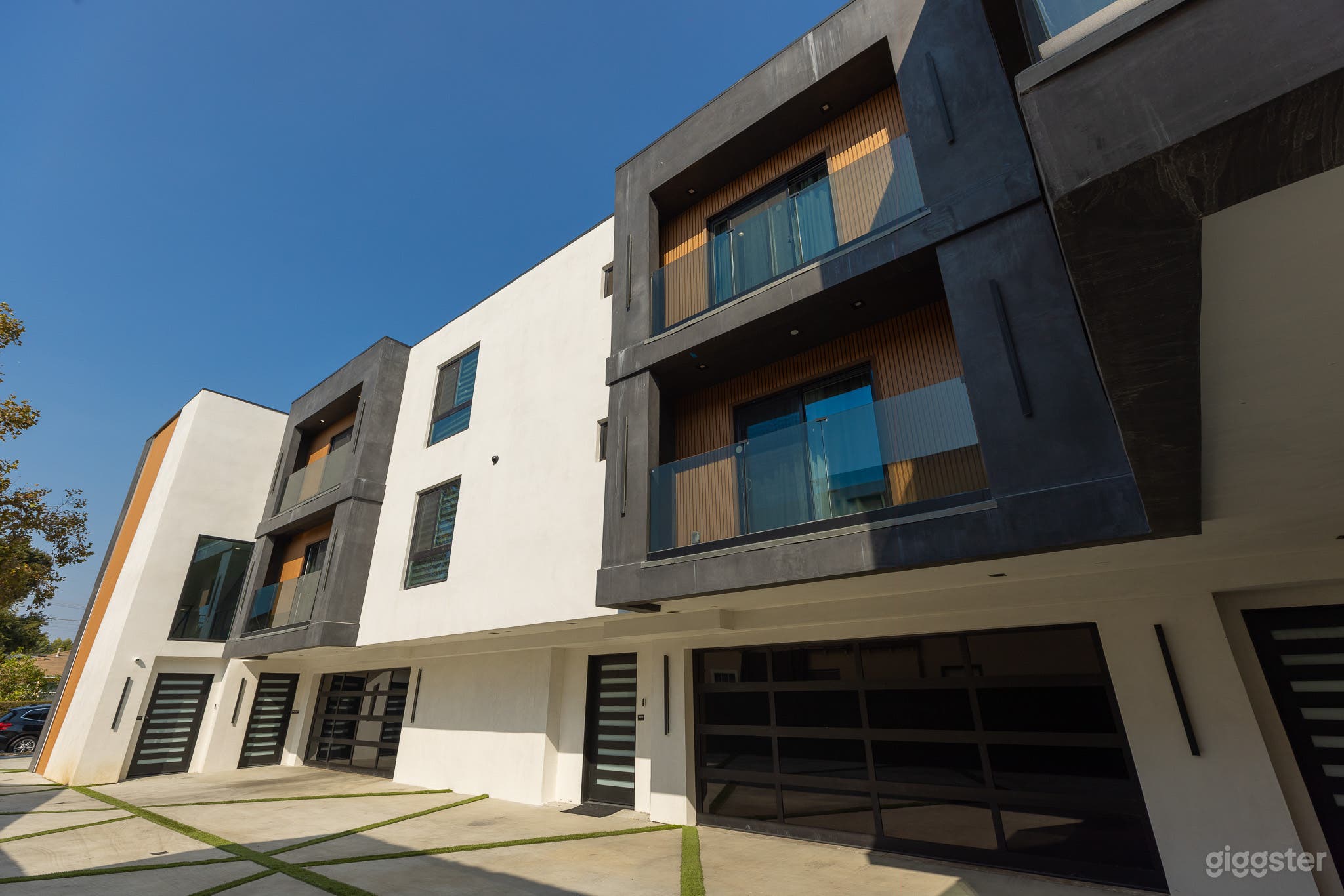 One of a kind Residential building for Filming Photo 3