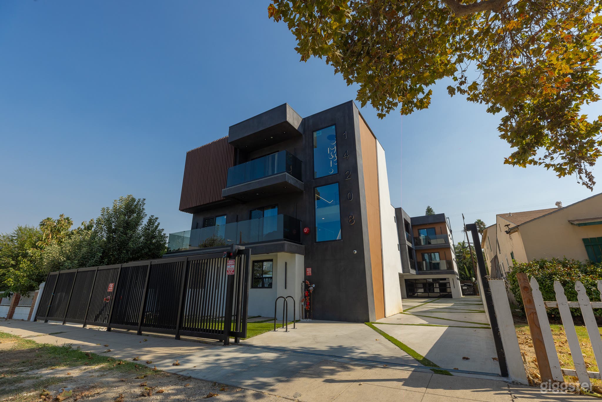 One of a kind Residential building for Filming Photo 1