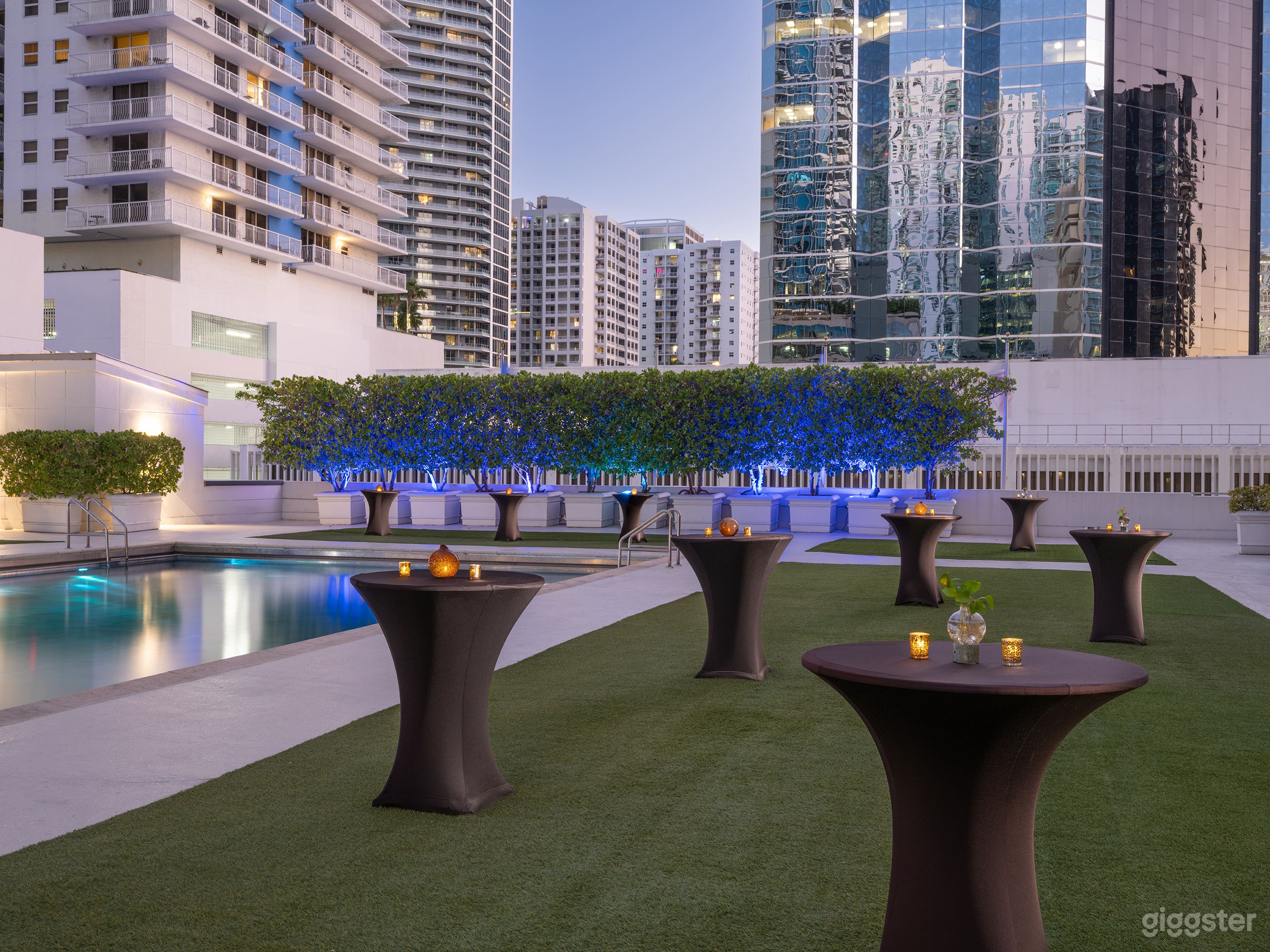 Elegant Hotel Poolside Event Space Photo 4