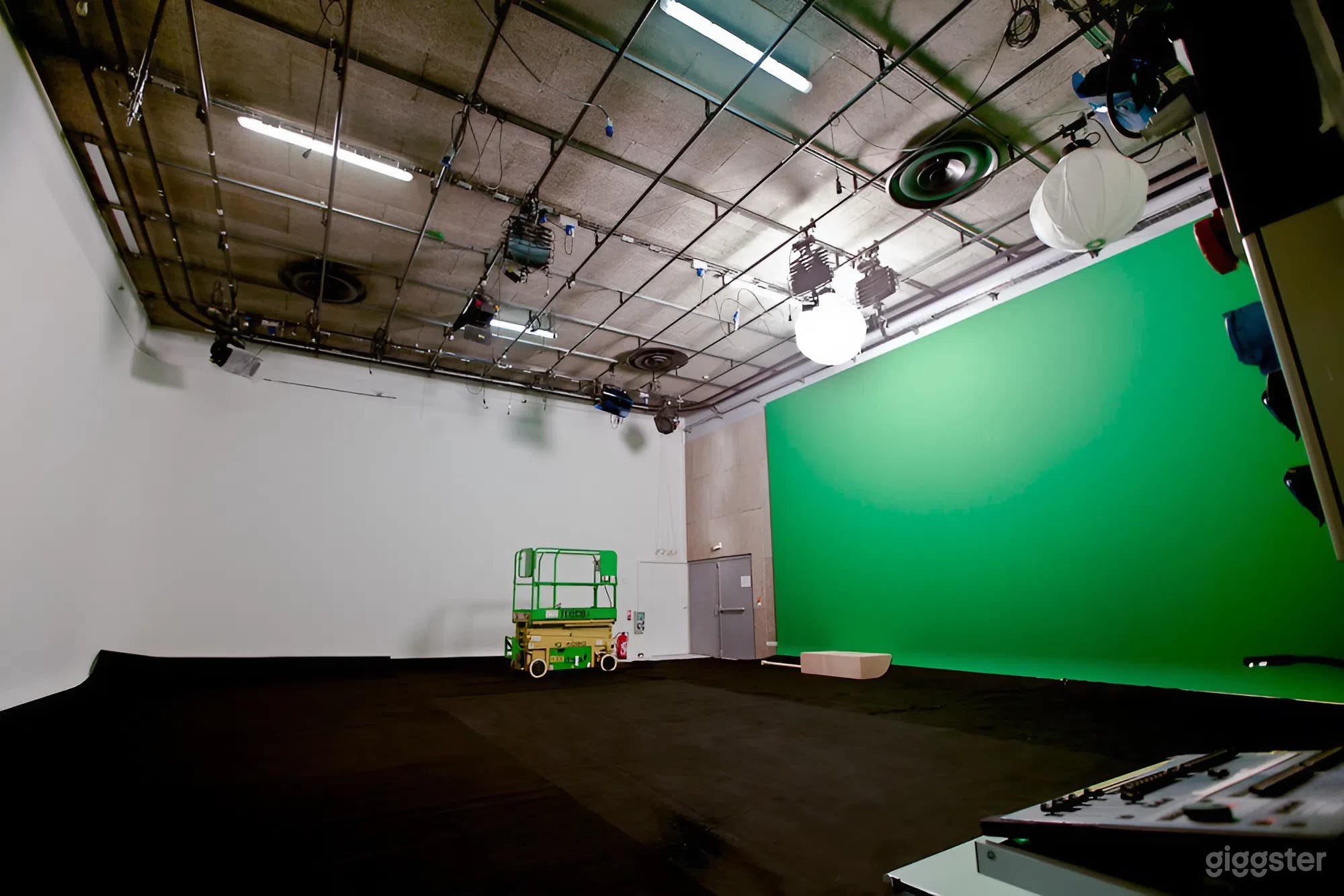 Photo de P2 - Studio Cyclo Insonorisé avec Écran Vert 4