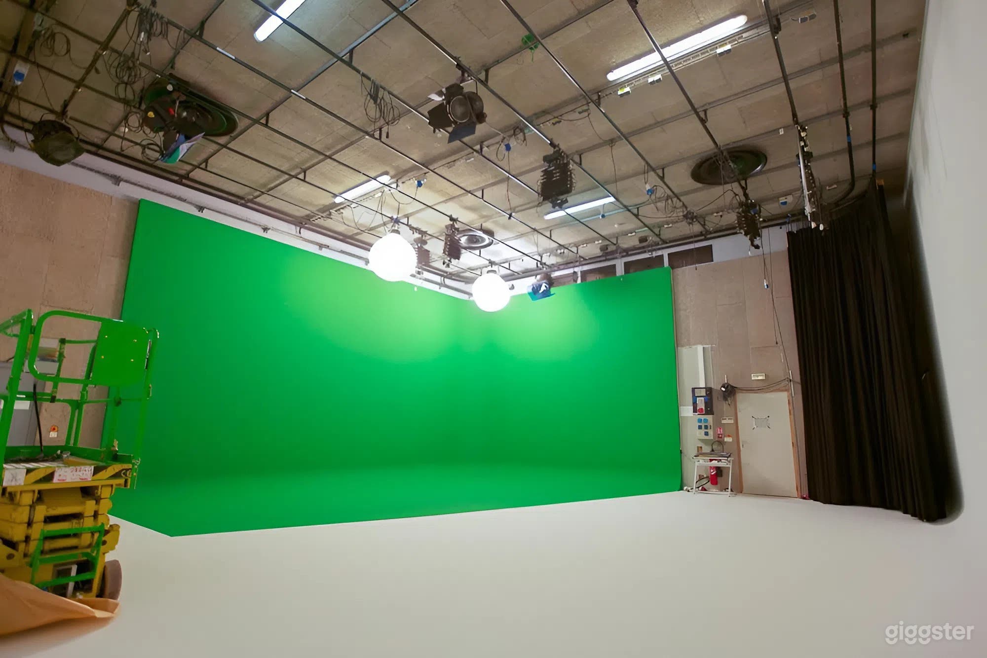 Photo de P2 - Studio Cyclo Insonorisé avec Écran Vert 2