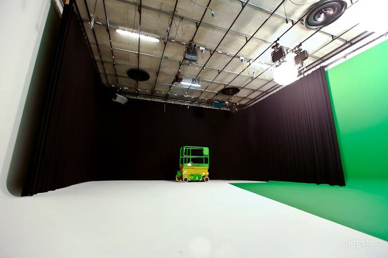  P2 - Studio Cyclo Insonorisé avec Écran Vert 