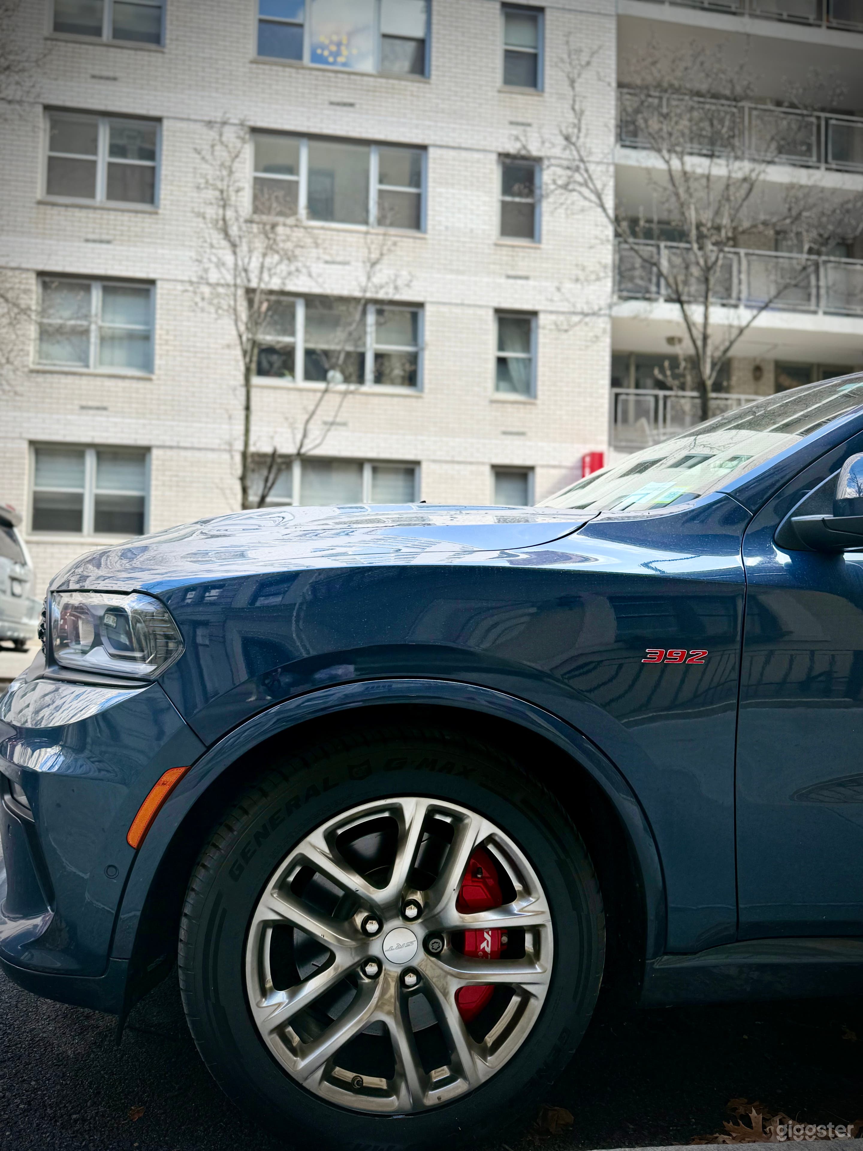 Dodge Durango SRT 392 – Aggressive Luxury SUV Photo 2