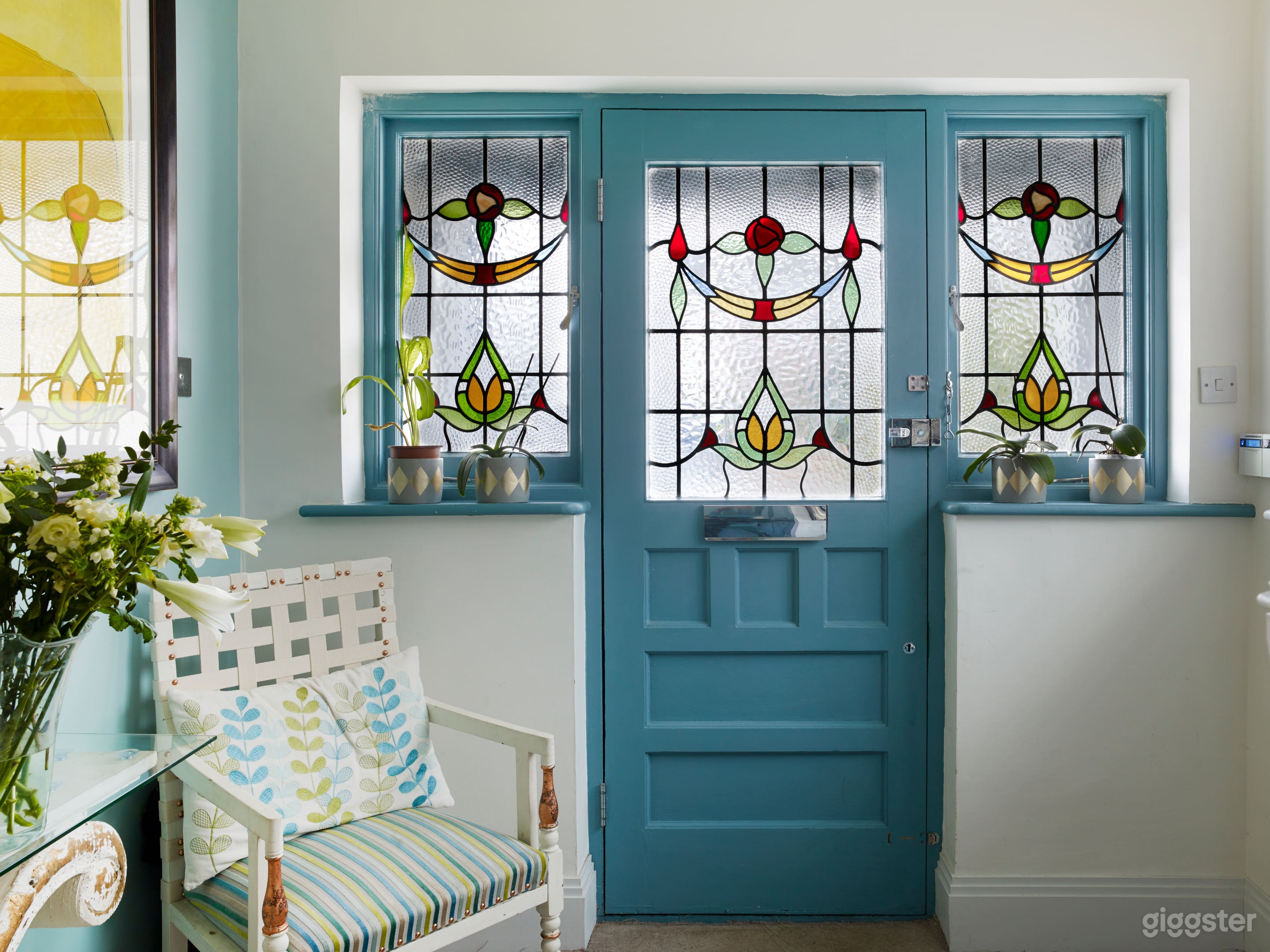 Colourful House with Dynamic Backyard Photo 2